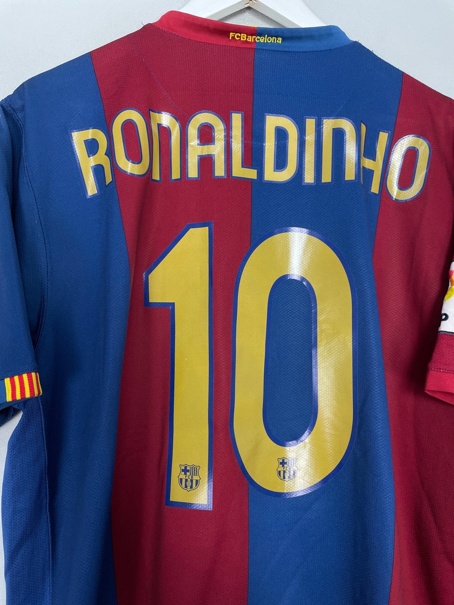 Shop 2006/07 BARCELONA RONALDINHO #10 HOME SHIRT (XL) NIKE, classic football shirts, vintage football shirts & retro soccer jerseys at Cult Kits