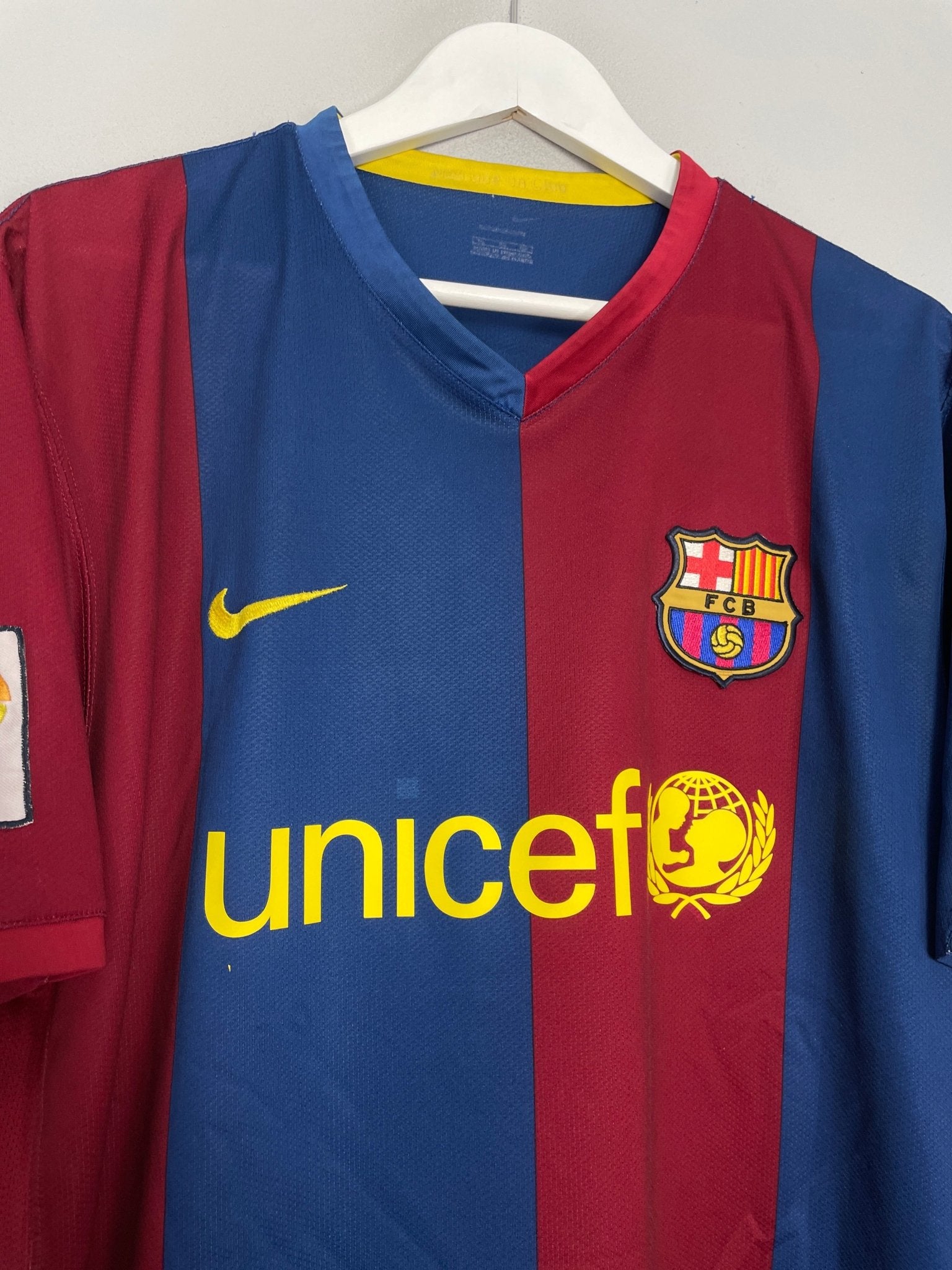 Shop 2006/07 BARCELONA RONALDINHO #10 HOME SHIRT (XL) NIKE, classic football shirts, vintage football shirts & retro soccer jerseys at Cult Kits