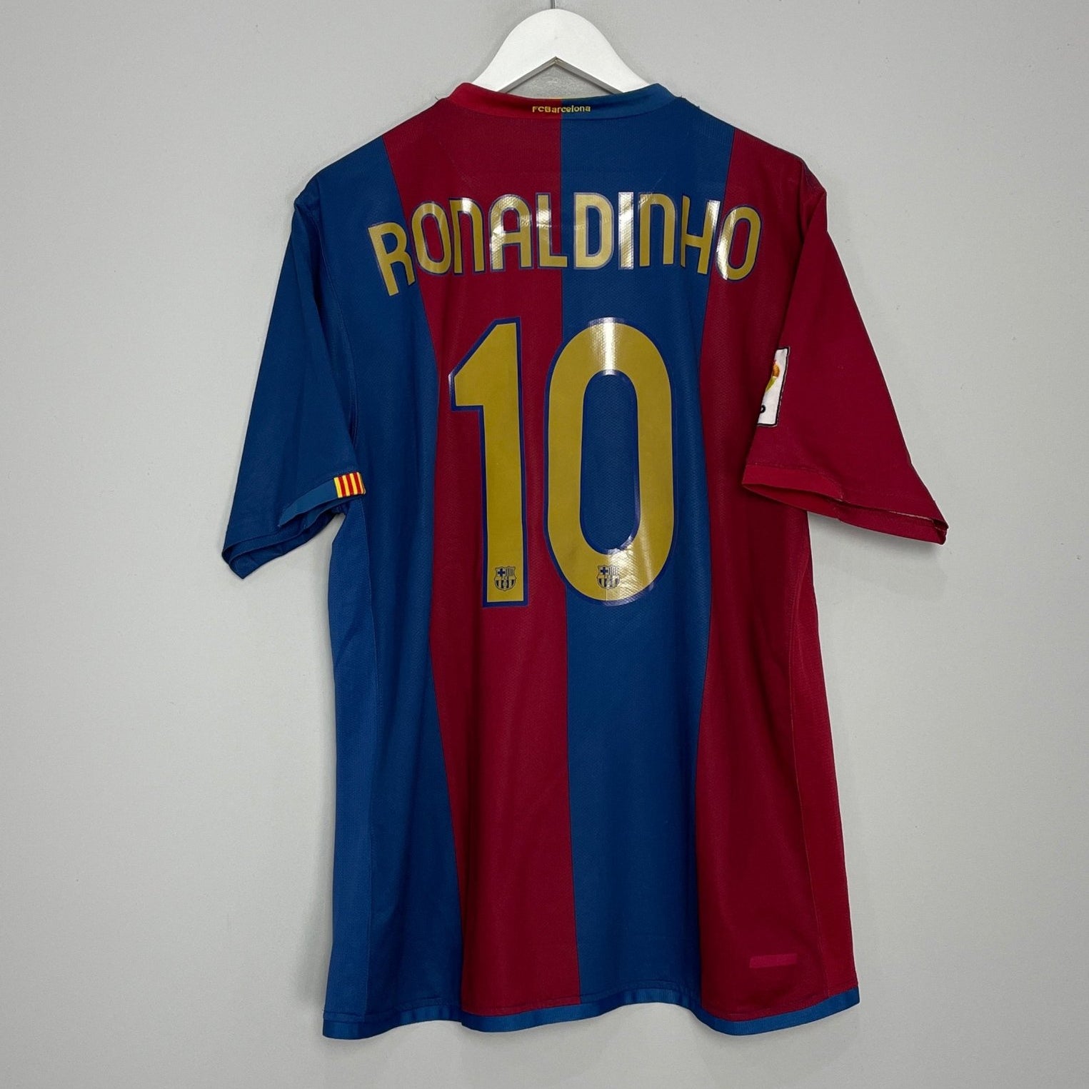 Shop 2006/07 BARCELONA RONALDINHO #10 HOME SHIRT (XL) NIKE, classic football shirts, vintage football shirts & retro soccer jerseys at Cult Kits