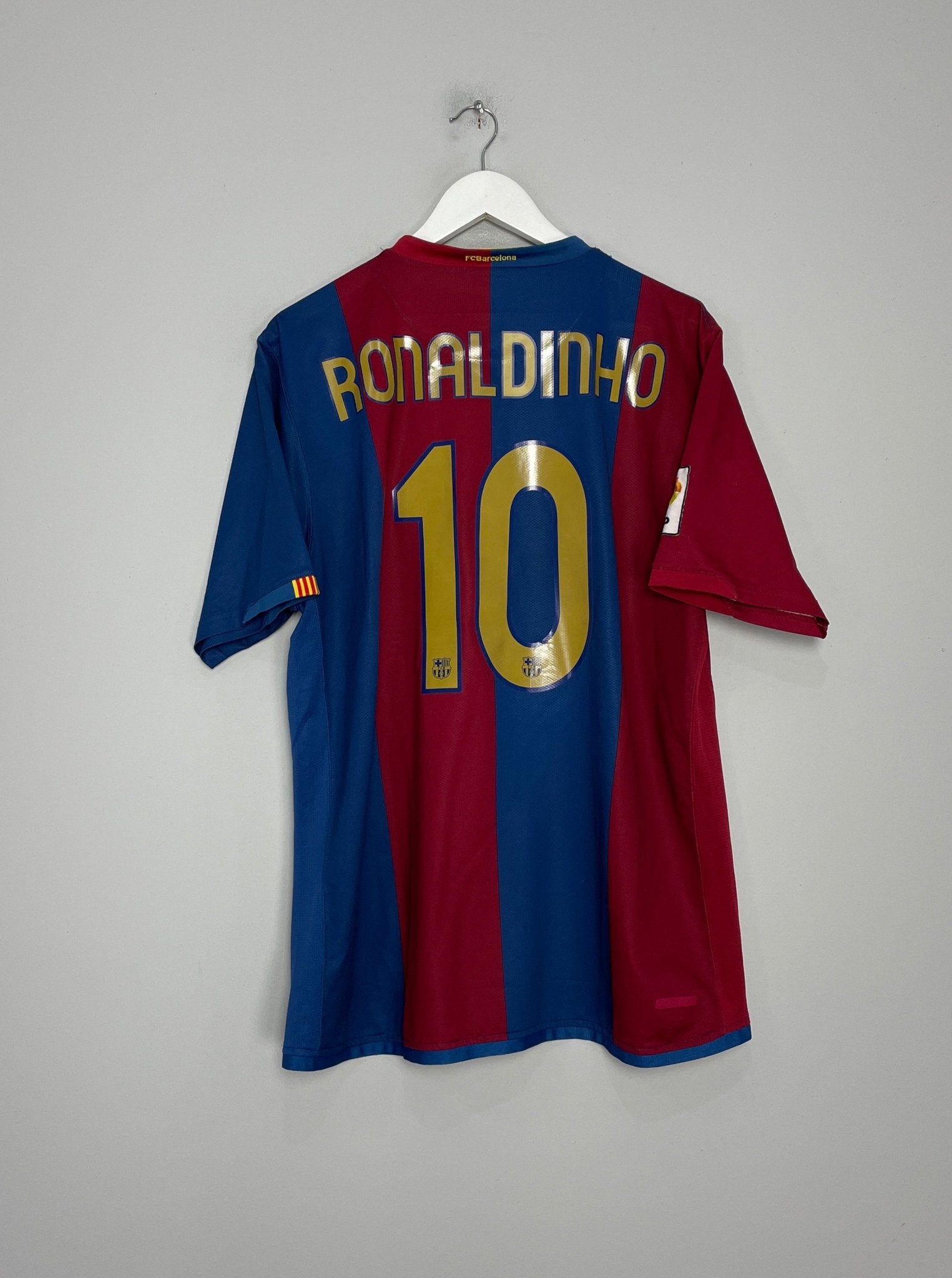 Shop 2006/07 BARCELONA RONALDINHO #10 HOME SHIRT (XL) NIKE, classic football shirts, vintage football shirts & retro soccer jerseys at Cult Kits