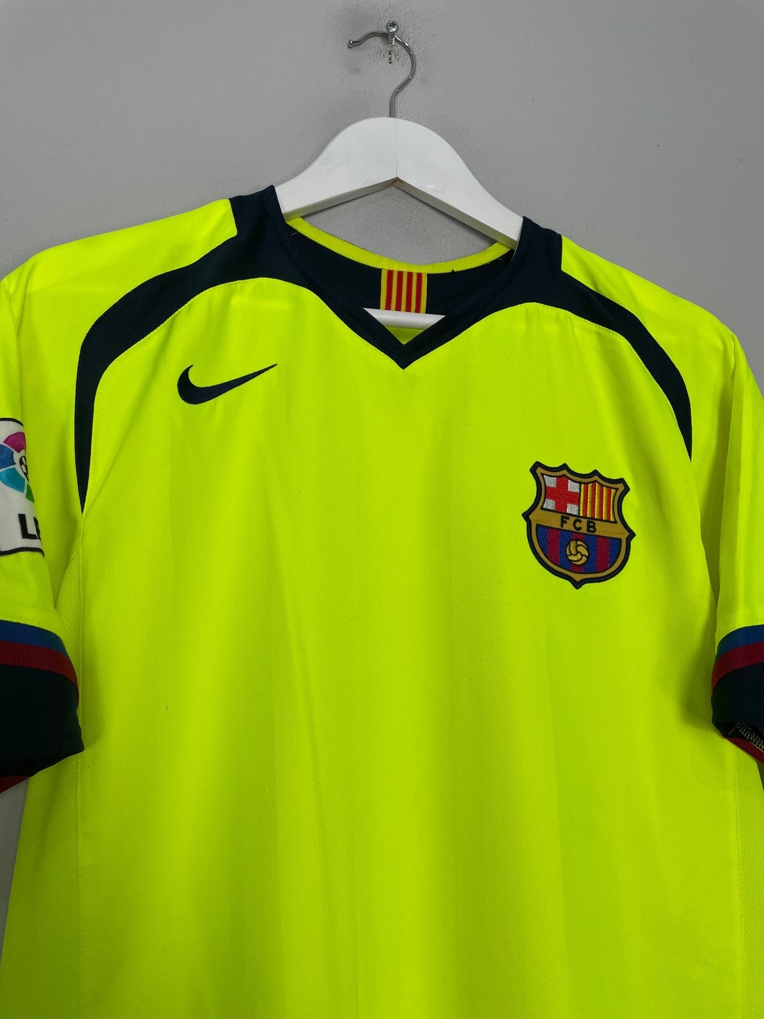 Shop 2006/07 BARCELONA RONALDINHO #10 THIRD SHIRT (M) NIKE, classic football shirts, vintage football shirts & retro soccer jerseys at Cult Kits