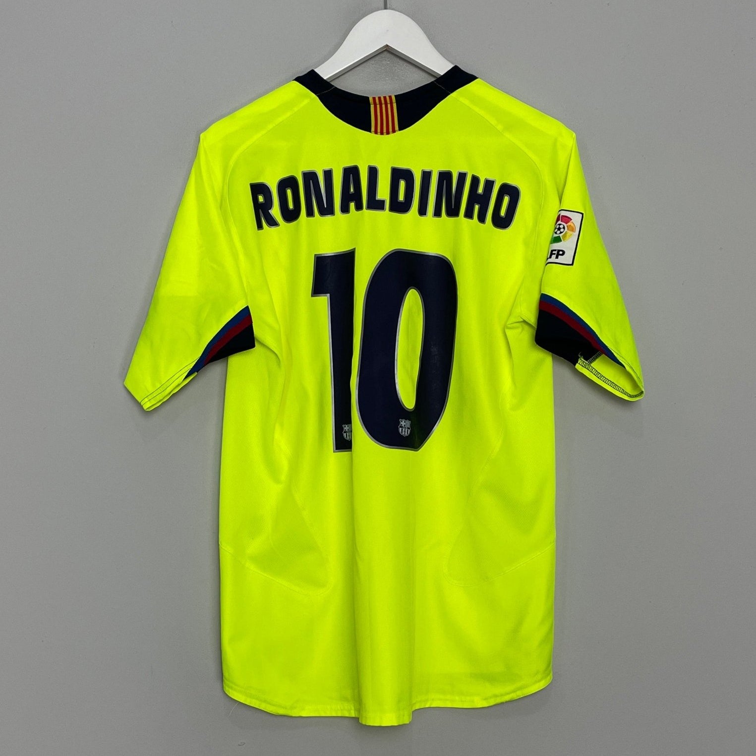 Shop 2006/07 BARCELONA RONALDINHO #10 THIRD SHIRT (M) NIKE, classic football shirts, vintage football shirts & retro soccer jerseys at Cult Kits