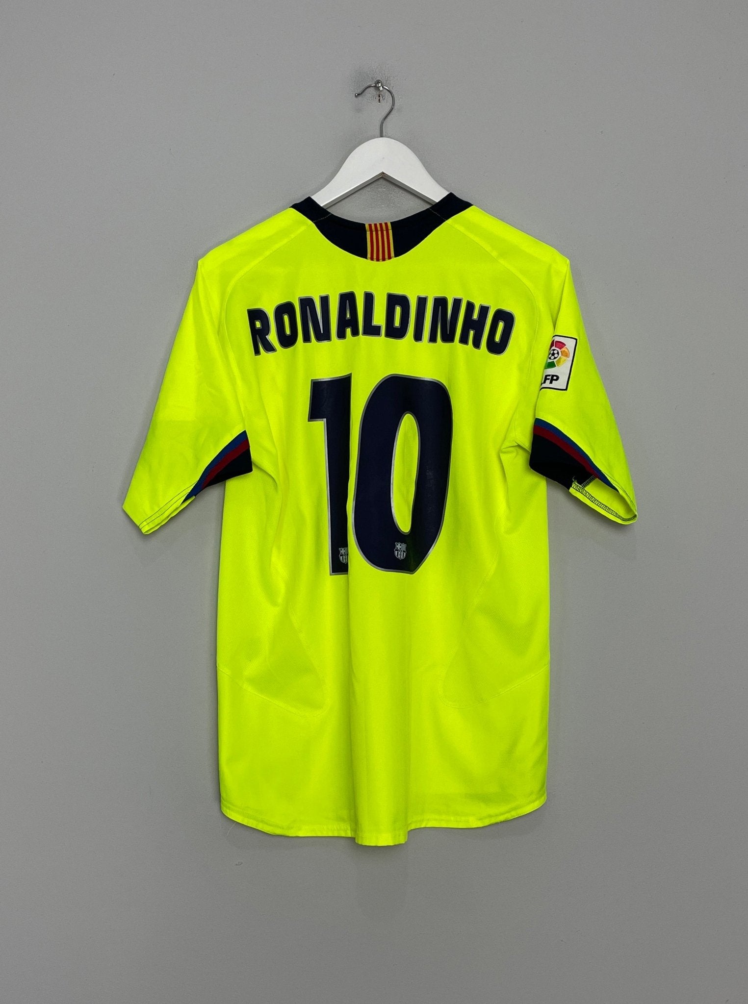 Shop 2006/07 BARCELONA RONALDINHO #10 THIRD SHIRT (M) NIKE, classic football shirts, vintage football shirts & retro soccer jerseys at Cult Kits