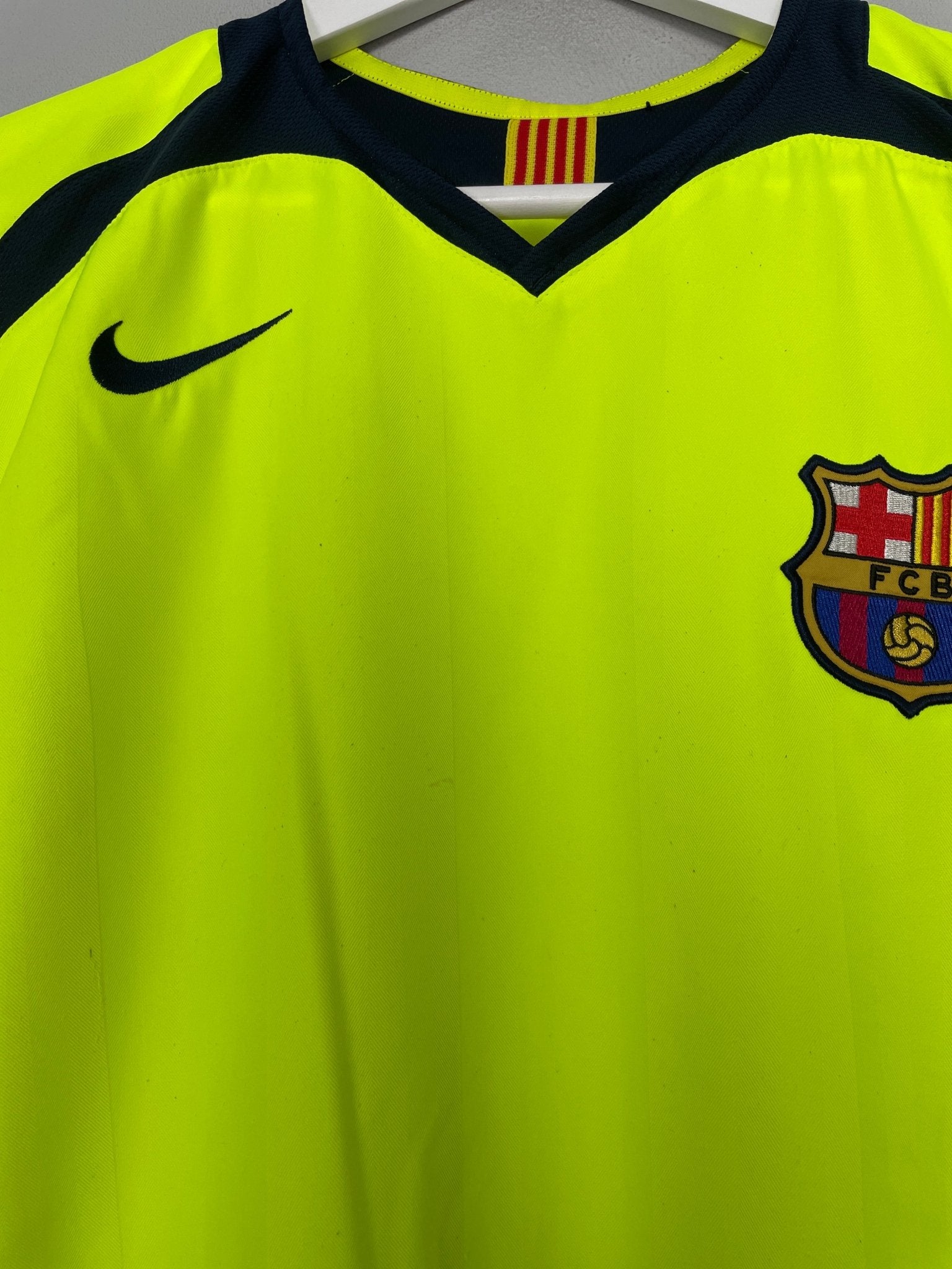 Shop 2006/07 BARCELONA RONALDINHO #10 THIRD SHIRT (M) NIKE, classic football shirts, vintage football shirts & retro soccer jerseys at Cult Kits