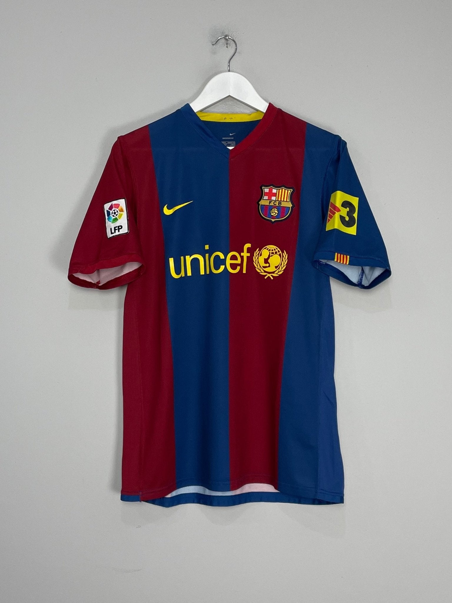 Shop 2006/07 BARCELONA XAVI #6 HOME SHIRT (M) NIKE, classic football shirts, vintage football shirts & retro soccer jerseys at Cult Kits
