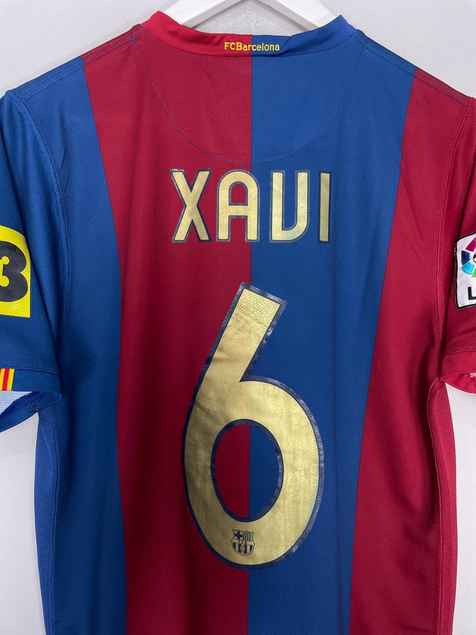 Shop 2006/07 BARCELONA XAVI #6 HOME SHIRT (M) NIKE, classic football shirts, vintage football shirts & retro soccer jerseys at Cult Kits