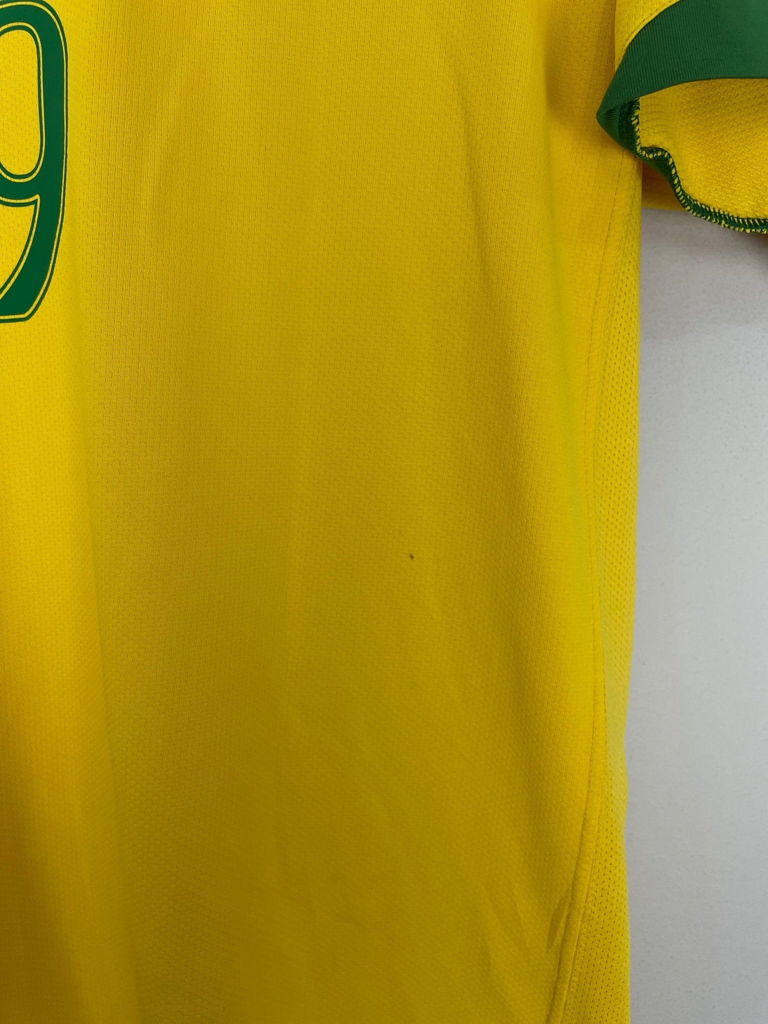 Shop 2006/07 BRAZIL RONALDO #9 HOME SHIRT (M) NIKE, classic football shirts, vintage football shirts & retro soccer jerseys at Cult Kits
