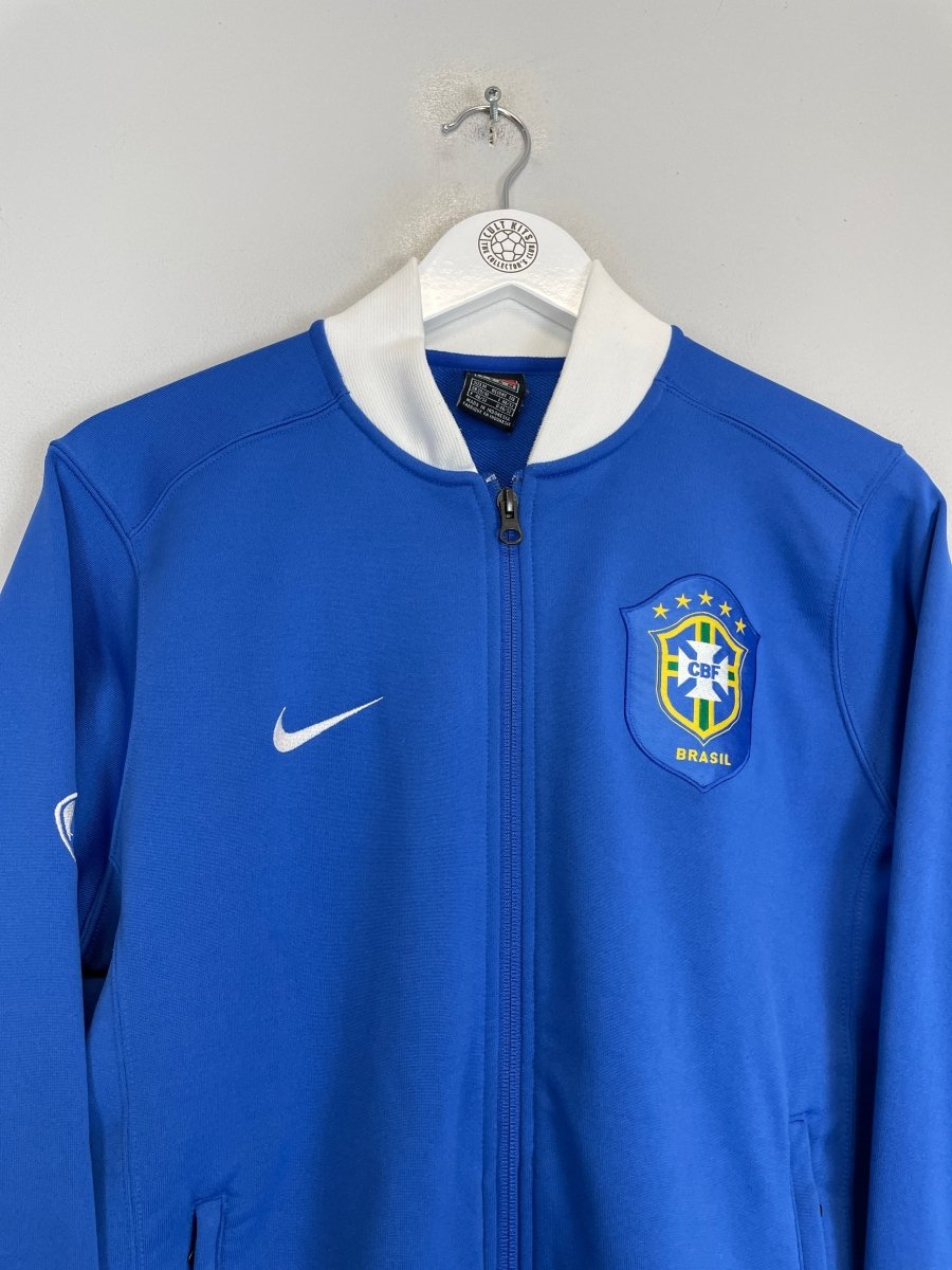 2006/07 BRAZIL TRACKSUIT TOP (M) NIKE - Cult Kits - Medium - Buy Vintage Football Shirts, Authentic Retro Football Shirts For Sale, Classic Football Shirts & Soccer Jersey