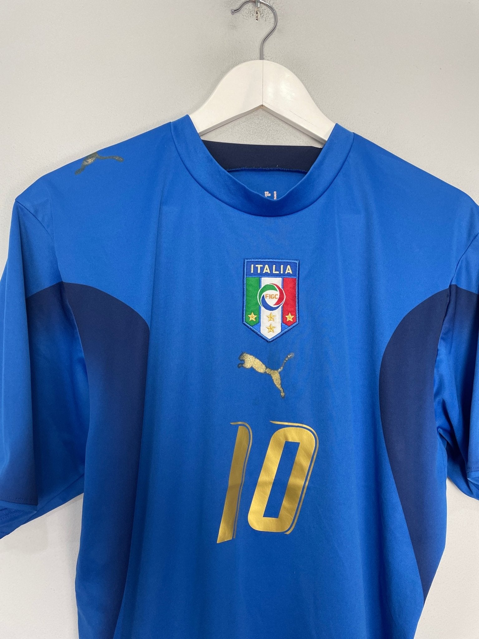 Shop 2006/07 ITALY TOTTI #10 HOME SHIRT (M) PUMA, classic football shirts, vintage football shirts & retro soccer jerseys at Cult Kits