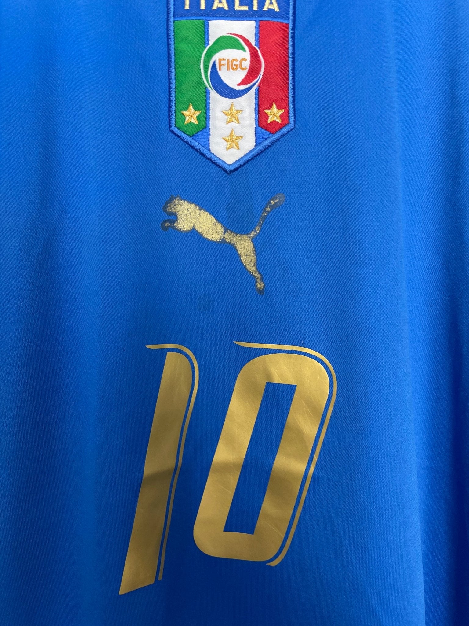 Shop 2006/07 ITALY TOTTI #10 HOME SHIRT (M) PUMA, classic football shirts, vintage football shirts & retro soccer jerseys at Cult Kits