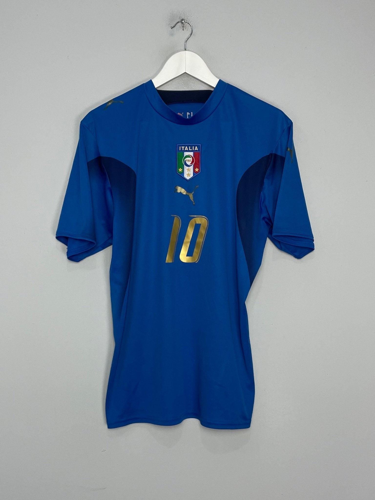 Shop 2006/07 ITALY TOTTI #10 HOME SHIRT (M) PUMA, classic football shirts, vintage football shirts & retro soccer jerseys at Cult Kits