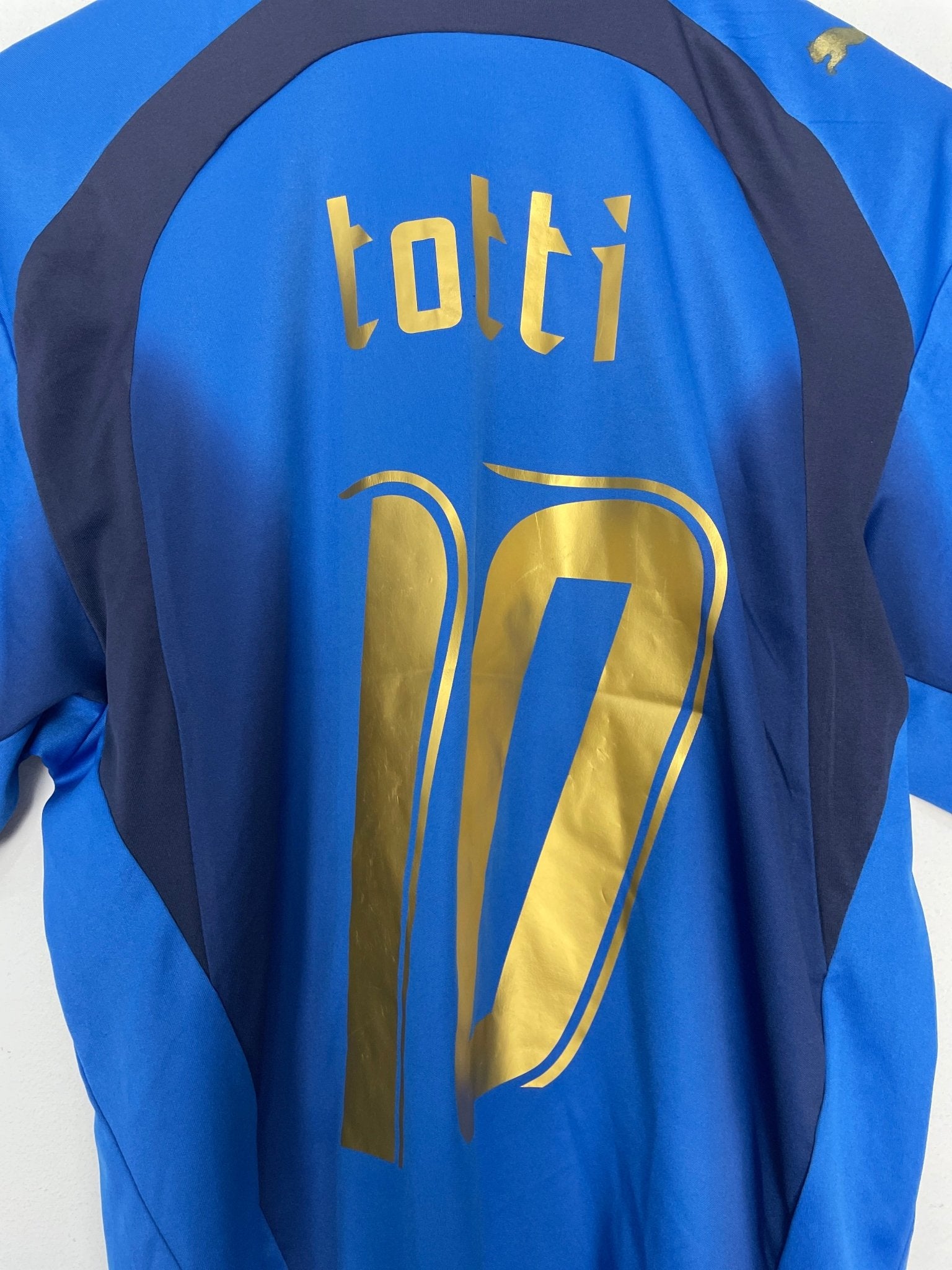 Shop 2006/07 ITALY TOTTI #10 HOME SHIRT (M) PUMA, classic football shirts, vintage football shirts & retro soccer jerseys at Cult Kits