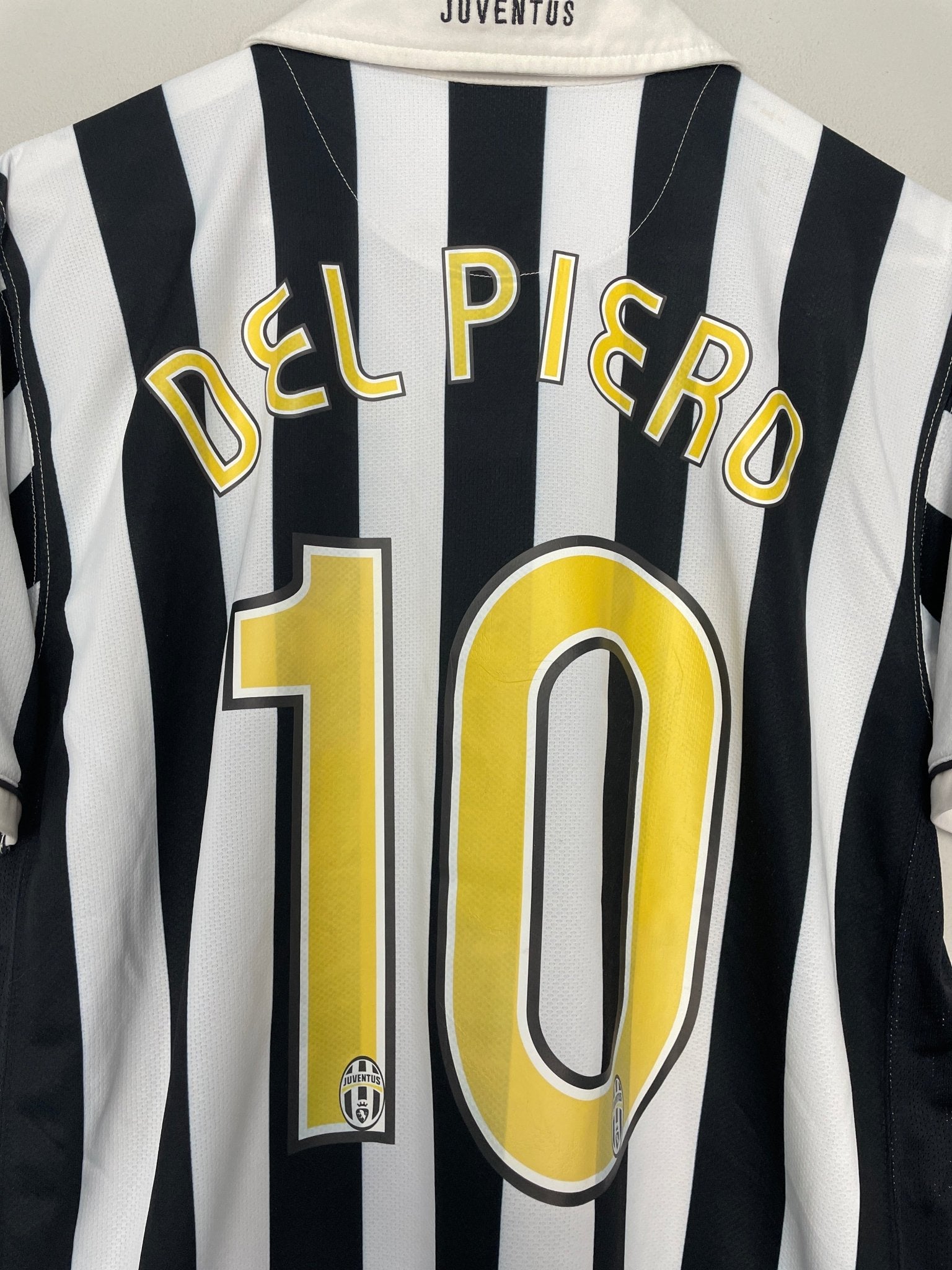 Shop 2006/07 JUVENTUS DEL PIERO #10 HOME SHIRT (L) NIKE, classic football shirts, vintage football shirts & retro soccer jerseys at Cult Kits