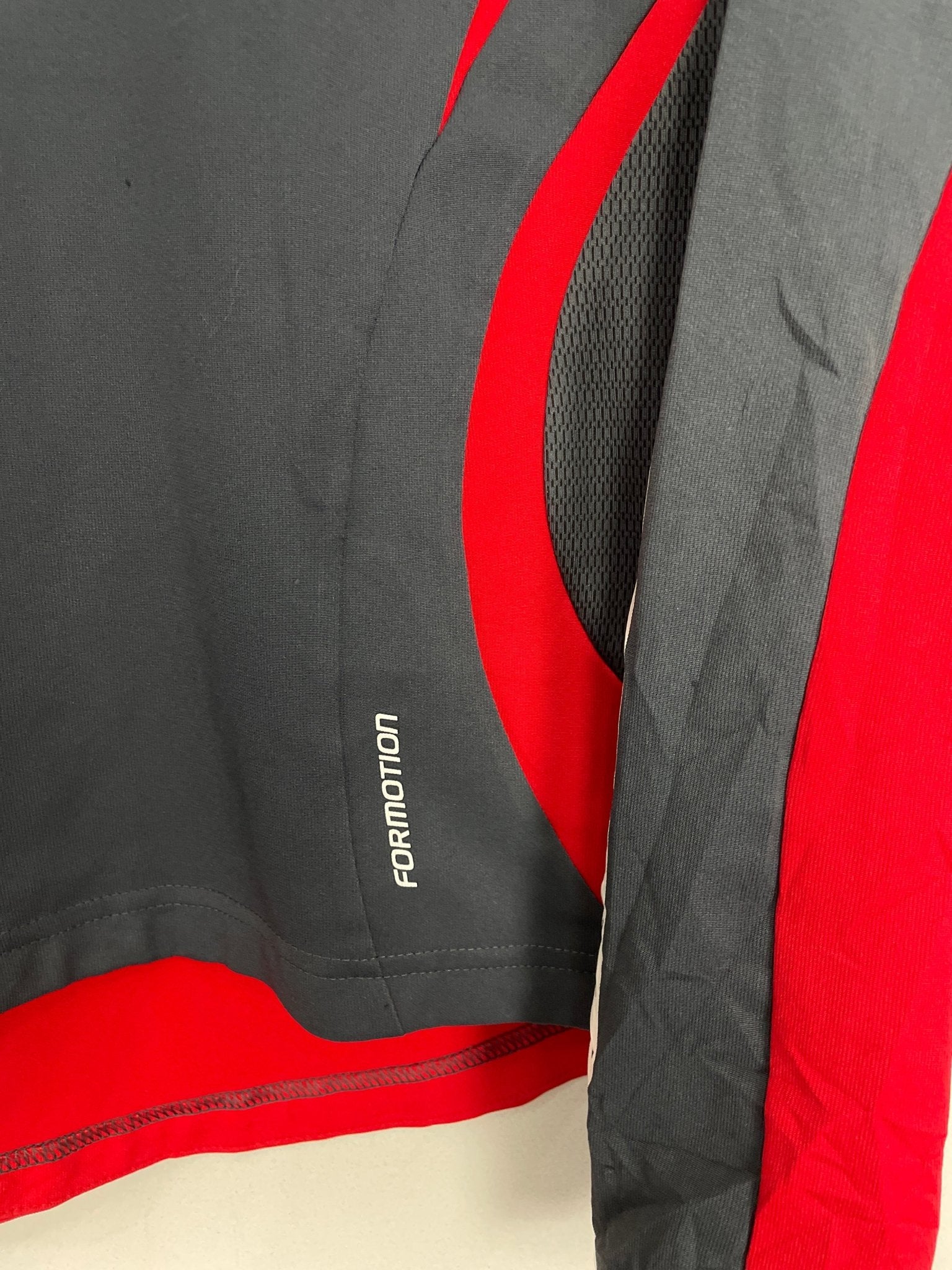 Shop 2006/07 LIVERPOOL TRAINING JUMPER (S) ADIDAS, classic football shirts, vintage football shirts & retro soccer jerseys at Cult Kits