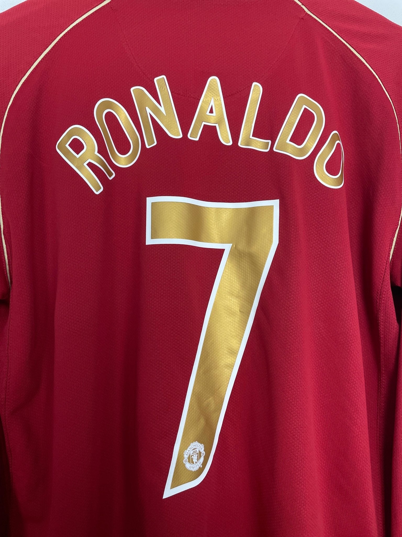 Shop 2006/07 MANCHESTER UNITED RONALDO #7 L/S C/L HOME SHIRT (M) NIKE, classic football shirts, vintage football shirts & retro soccer jerseys at Cult Kits