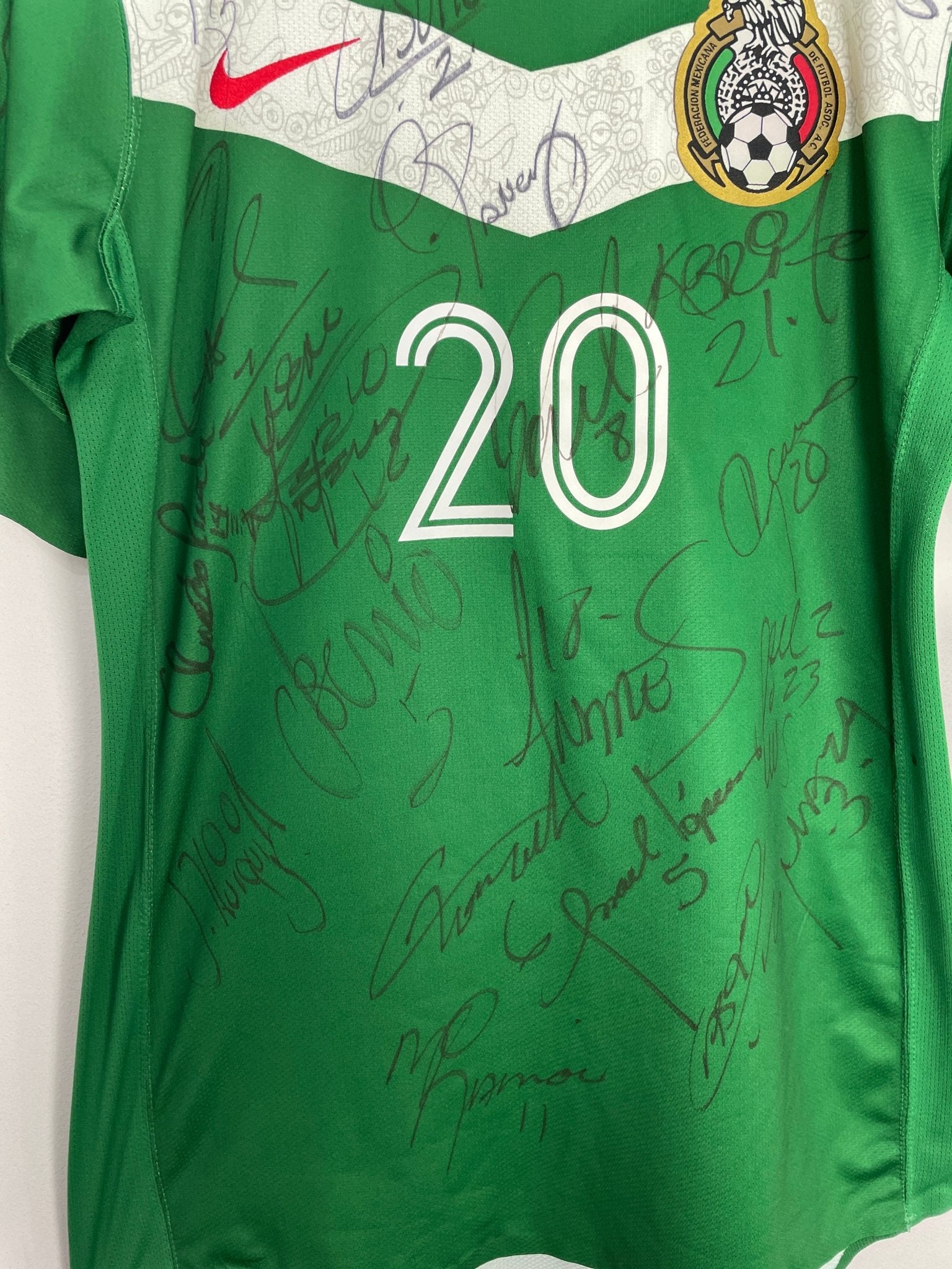 Shop 2006/07 MEXICO #20 *BNWT* SQUAD SIGNED SHIRT (M) NIKE, classic football shirts, vintage football shirts & retro soccer jerseys at Cult Kits