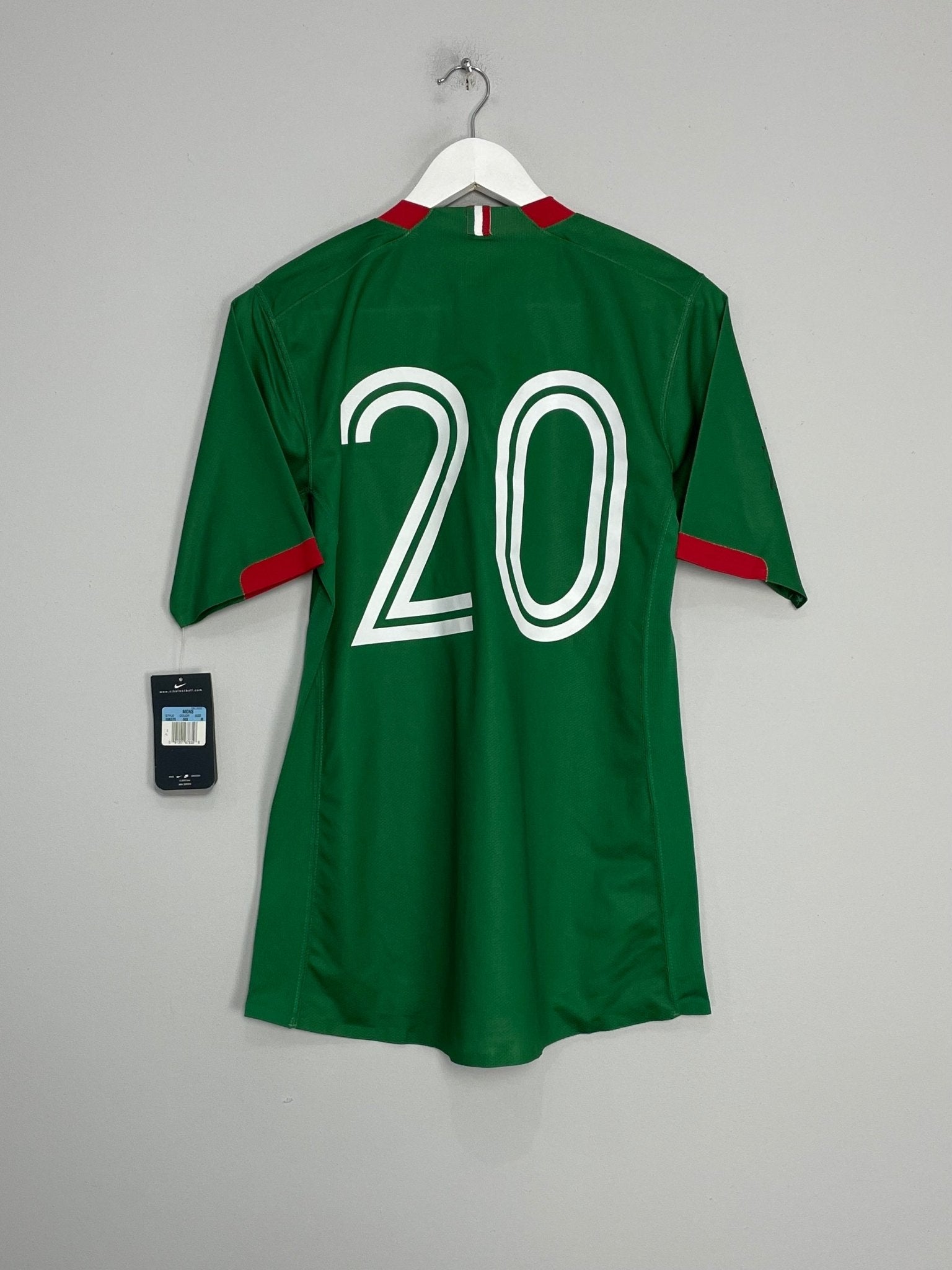 Shop 2006/07 MEXICO #20 *BNWT* SQUAD SIGNED SHIRT (M) NIKE, classic football shirts, vintage football shirts & retro soccer jerseys at Cult Kits
