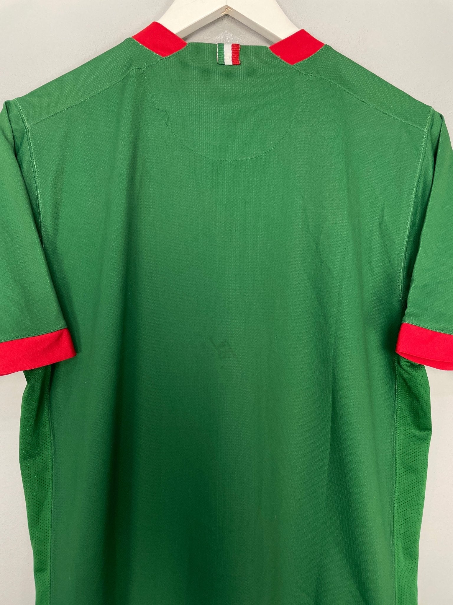 Shop 2006/07 MEXICO HOME SHIRT (M) NIKE, classic football shirts, vintage football shirts & retro soccer jerseys at Cult Kits