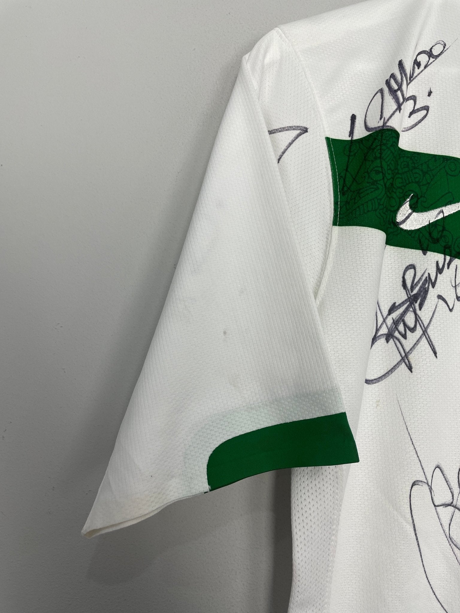 Shop 2006/07 MEXICO O.BRAVO #9 *PLAYER ISSUE + SQUAD SIGNED* AWAY SHIRT (M) NIKE, classic football shirts, vintage football shirts & retro soccer jerseys at Cult Kits