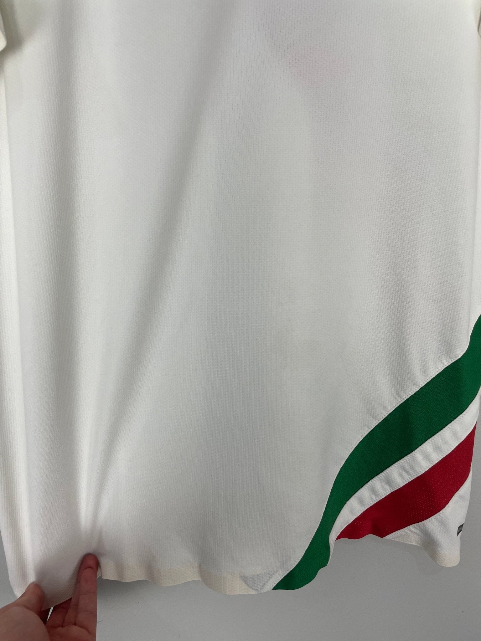Shop 2006/07 MEXICO TRAINING SHIRT (XL) NIKE, classic football shirts, vintage football shirts & retro soccer jerseys at Cult Kits