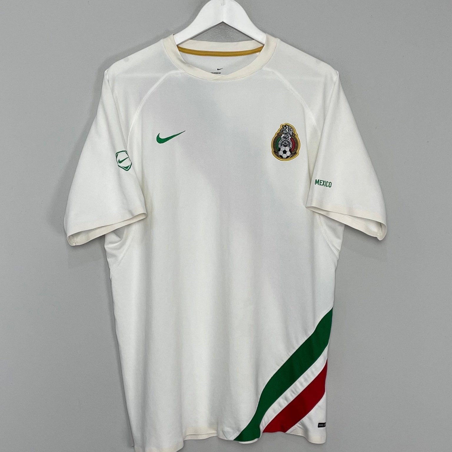Shop 2006/07 MEXICO TRAINING SHIRT (XL) NIKE, classic football shirts, vintage football shirts & retro soccer jerseys at Cult Kits