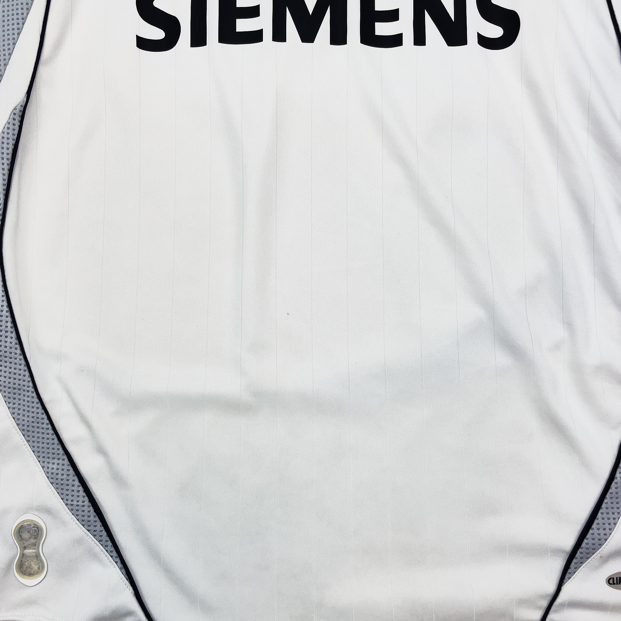 Buy 2006/07 Real Madrid Beckham 23 Home Shirt (L) Adidas ~ Free worldwide shipping ~ Authentic Vintage Football Shirts from Cult Kits