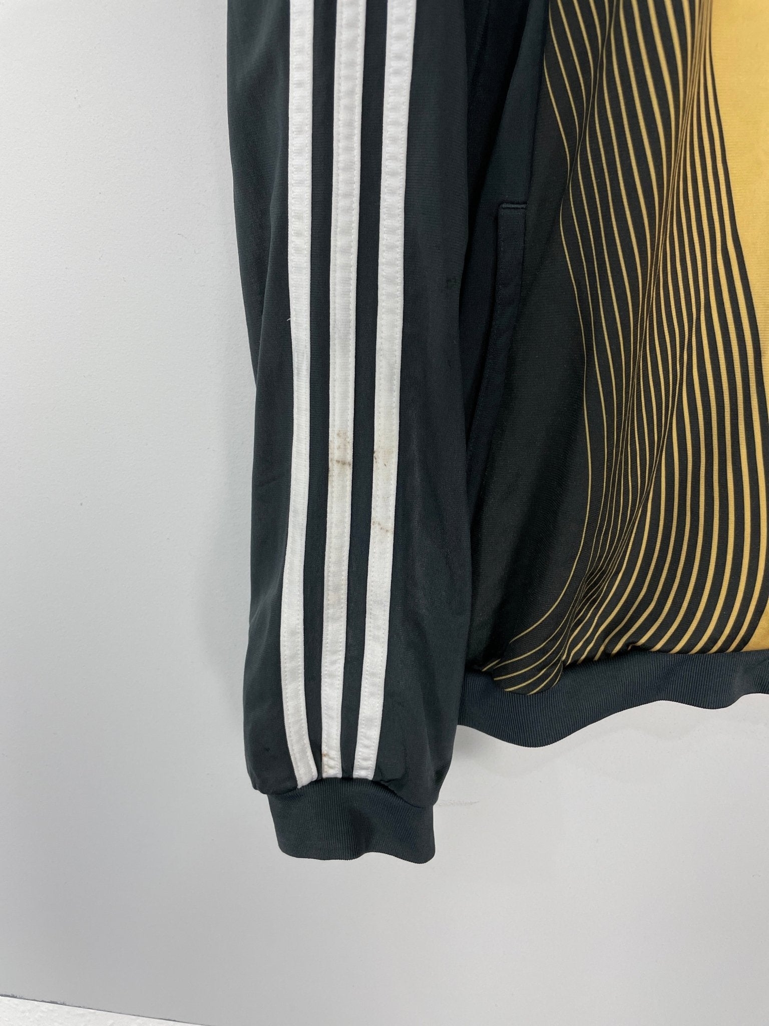 Shop 2006/07 REAL MADRID TRACKSUIT TOP (XL) ADIDAS, classic football shirts, vintage football shirts & retro soccer jerseys at Cult Kits