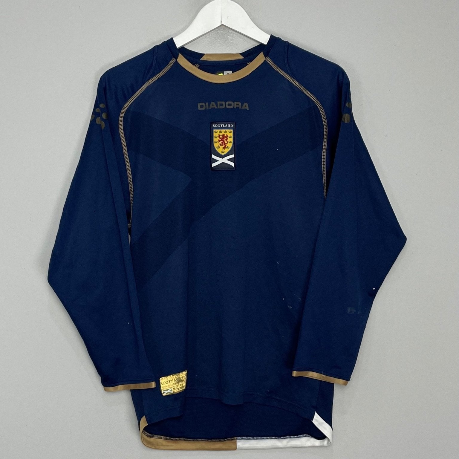 Shop 2006/07 SCOTLAND L/S HOME SHIRT (S) DIADORA, classic football shirts, vintage football shirts & retro soccer jerseys at Cult Kits