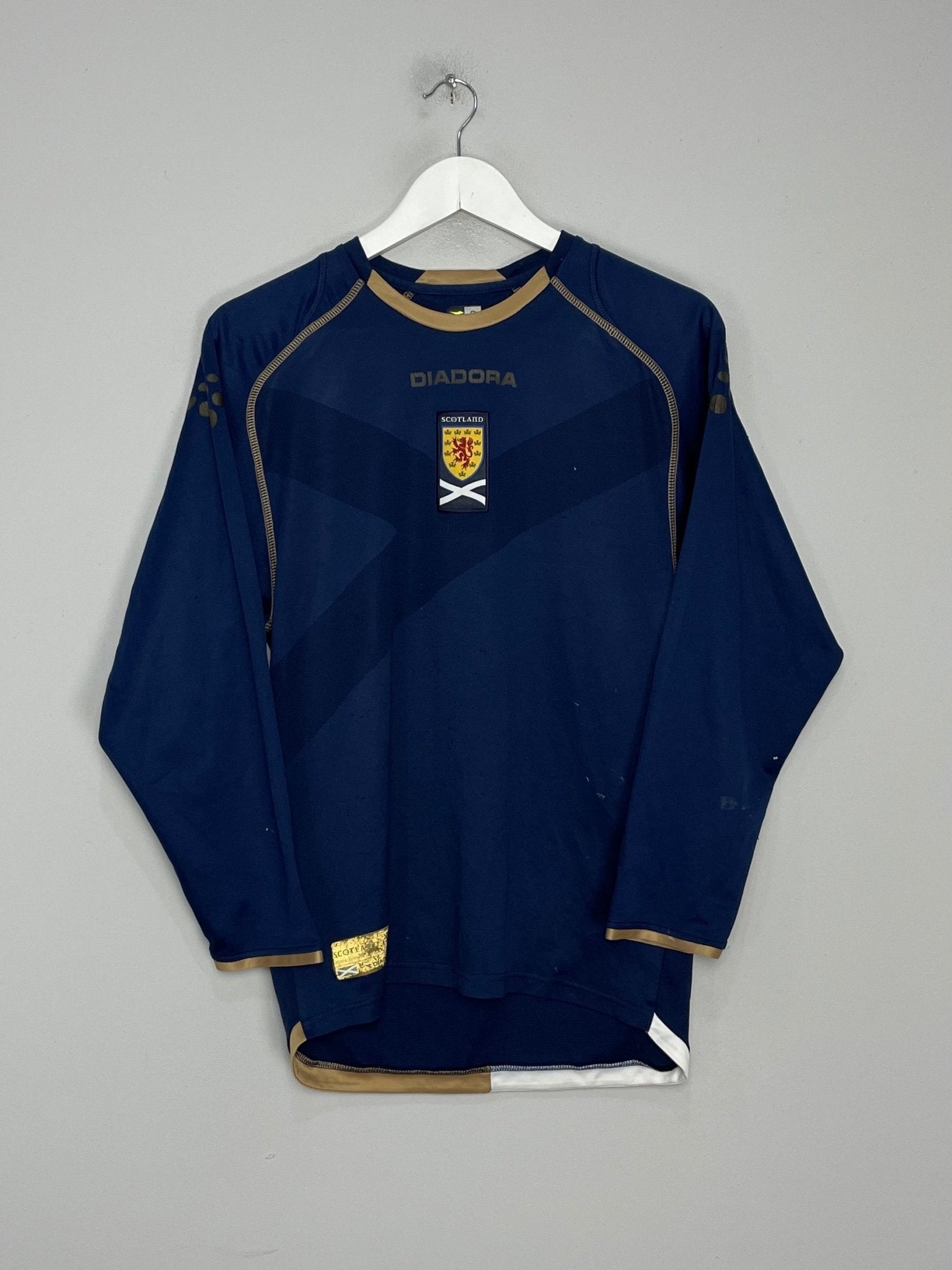 Shop 2006/07 SCOTLAND L/S HOME SHIRT (S) DIADORA, classic football shirts, vintage football shirts & retro soccer jerseys at Cult Kits