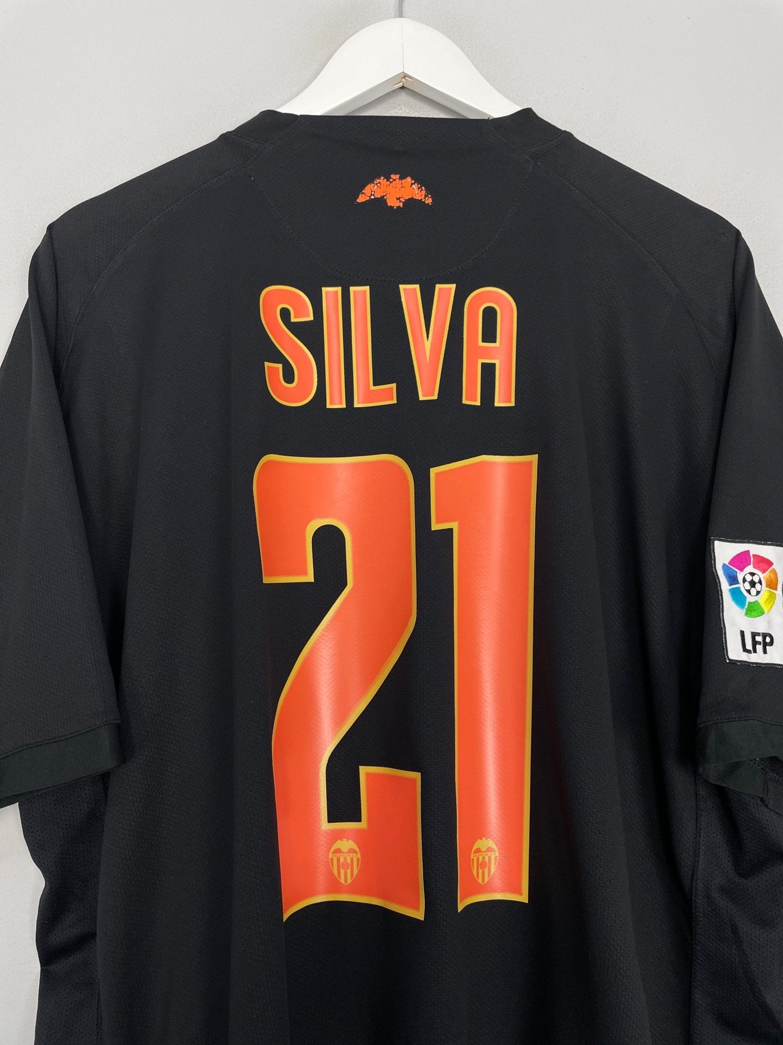 Shop 2006/07 VALENCIA SILVA #21 AWAY SHIRT (XXL) NIKE, classic football shirts, vintage football shirts & retro soccer jerseys at Cult Kits