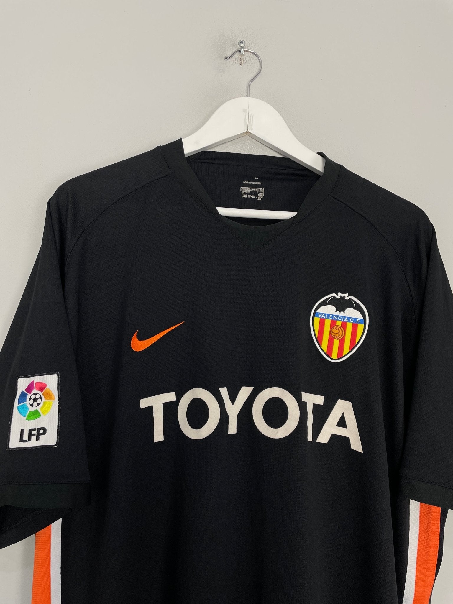 Shop 2006/07 VALENCIA SILVA #21 AWAY SHIRT (XXL) NIKE, classic football shirts, vintage football shirts & retro soccer jerseys at Cult Kits