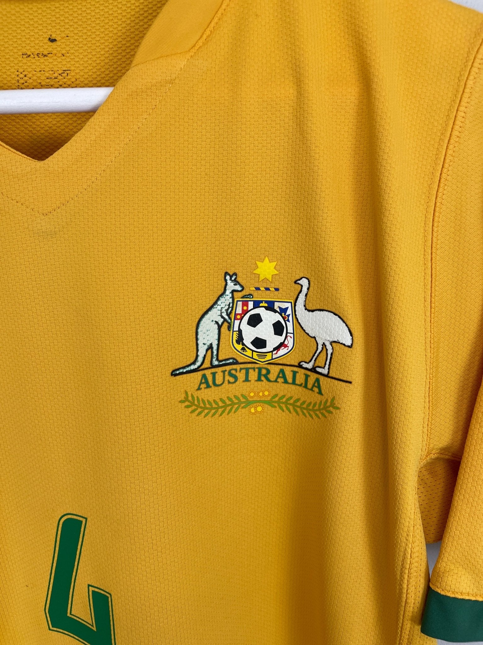 Shop 2006/08 AUSTRALIA CAHILL #4 HOME SHIRT (S) NIKE, classic football shirts, vintage football shirts & retro soccer jerseys at Cult Kits