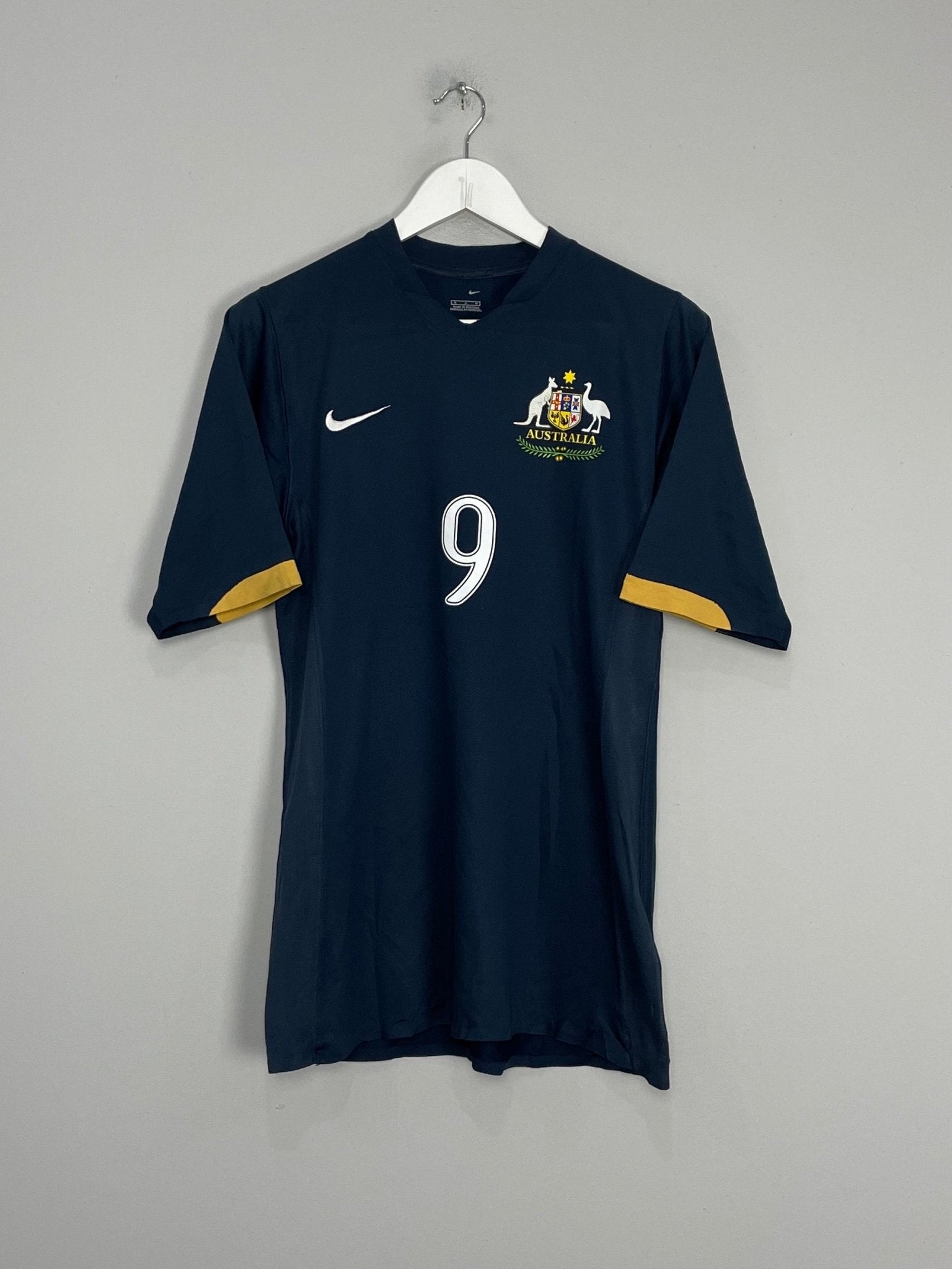 Shop 2006/08 AUSTRALIA VIDUKA #9 AWAY SHIRT (M) NIKE, classic football shirts, vintage football shirts & retro soccer jerseys at Cult Kits