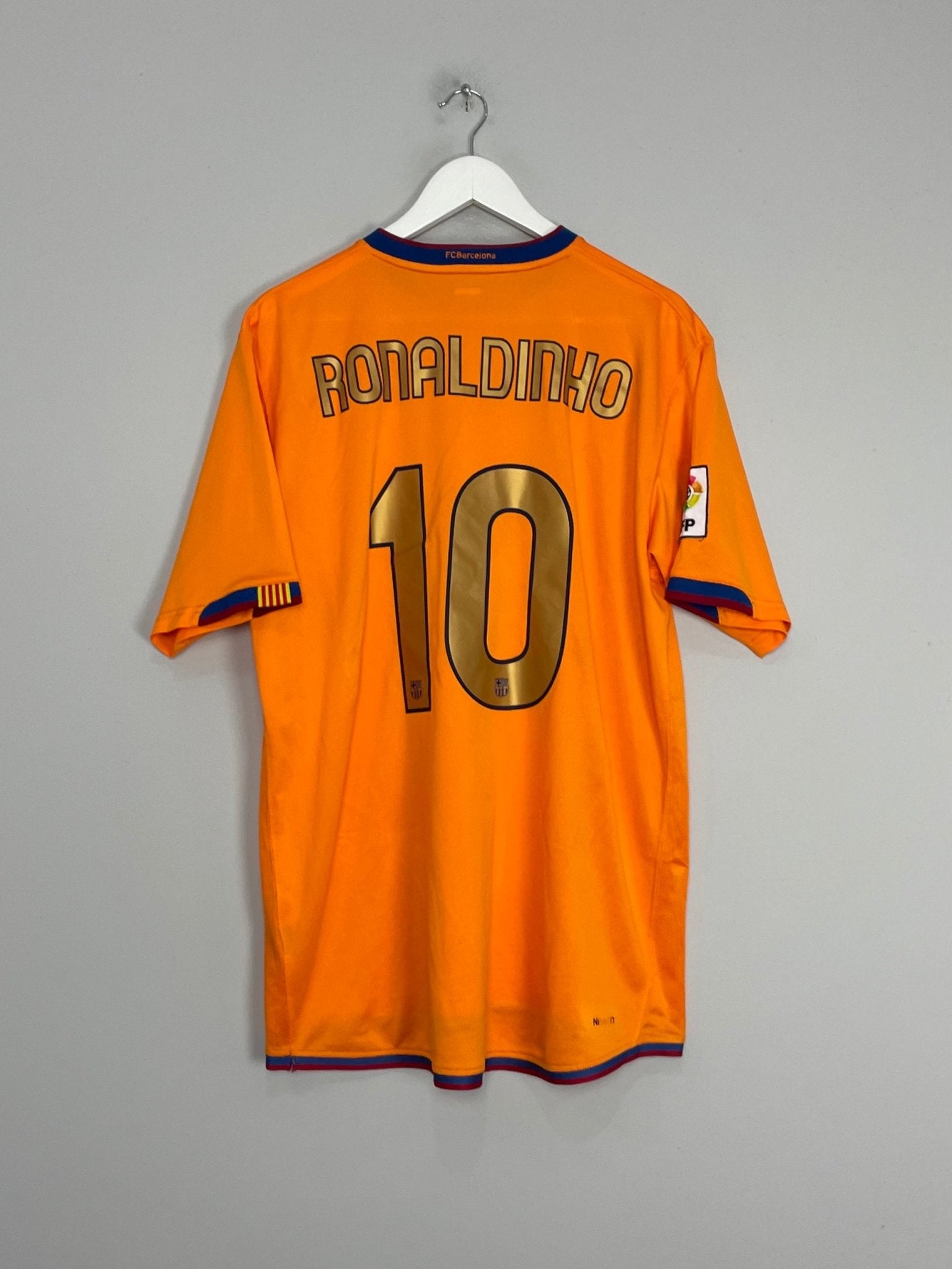 Shop 2006/08 BARCELONA RONALDINHO #10 AWAY SHIRT (XL) NIKE, classic football shirts, vintage football shirts & retro soccer jerseys at Cult Kits