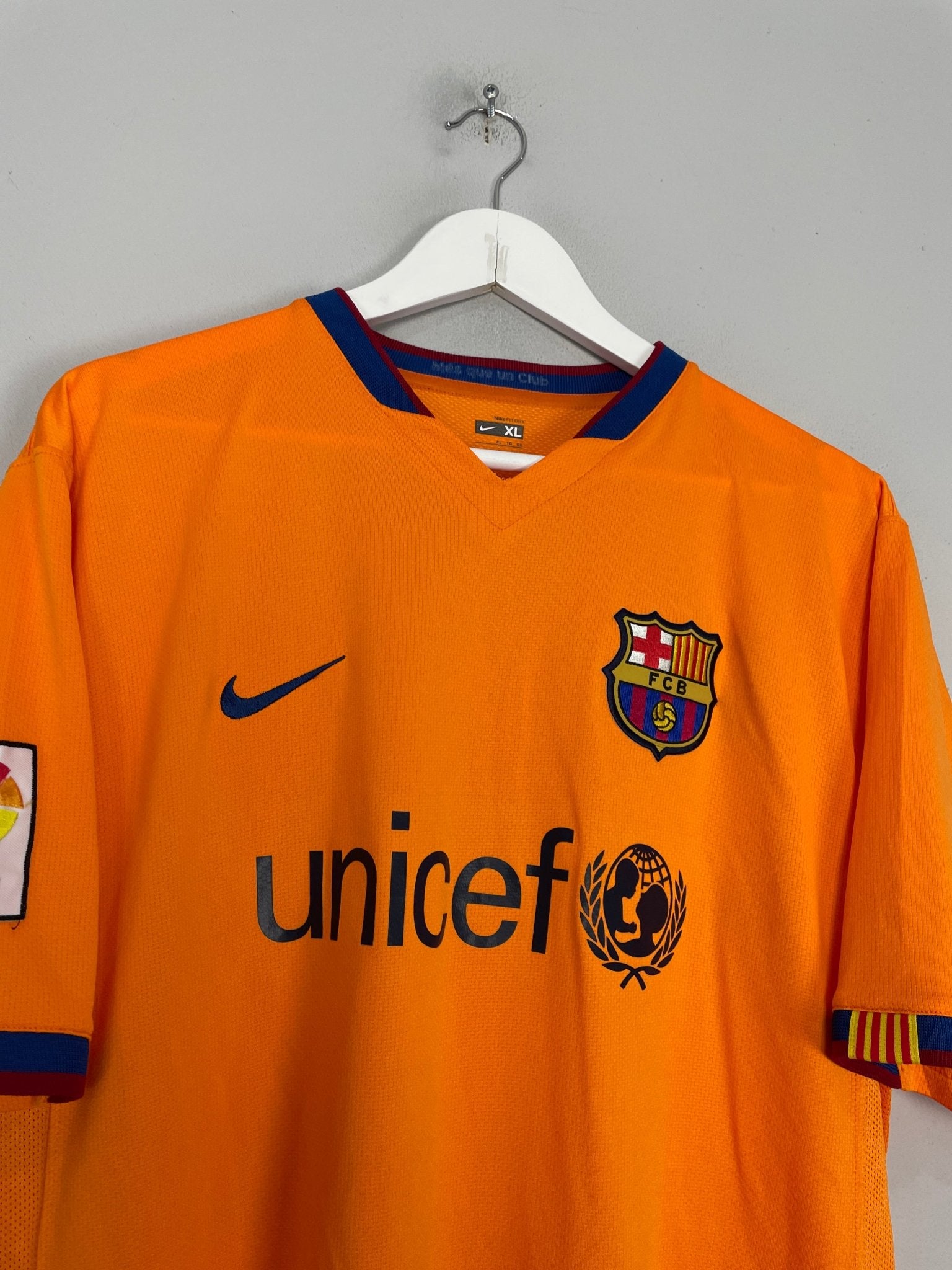 Shop 2006/08 BARCELONA RONALDINHO #10 AWAY SHIRT (XL) NIKE, classic football shirts, vintage football shirts & retro soccer jerseys at Cult Kits