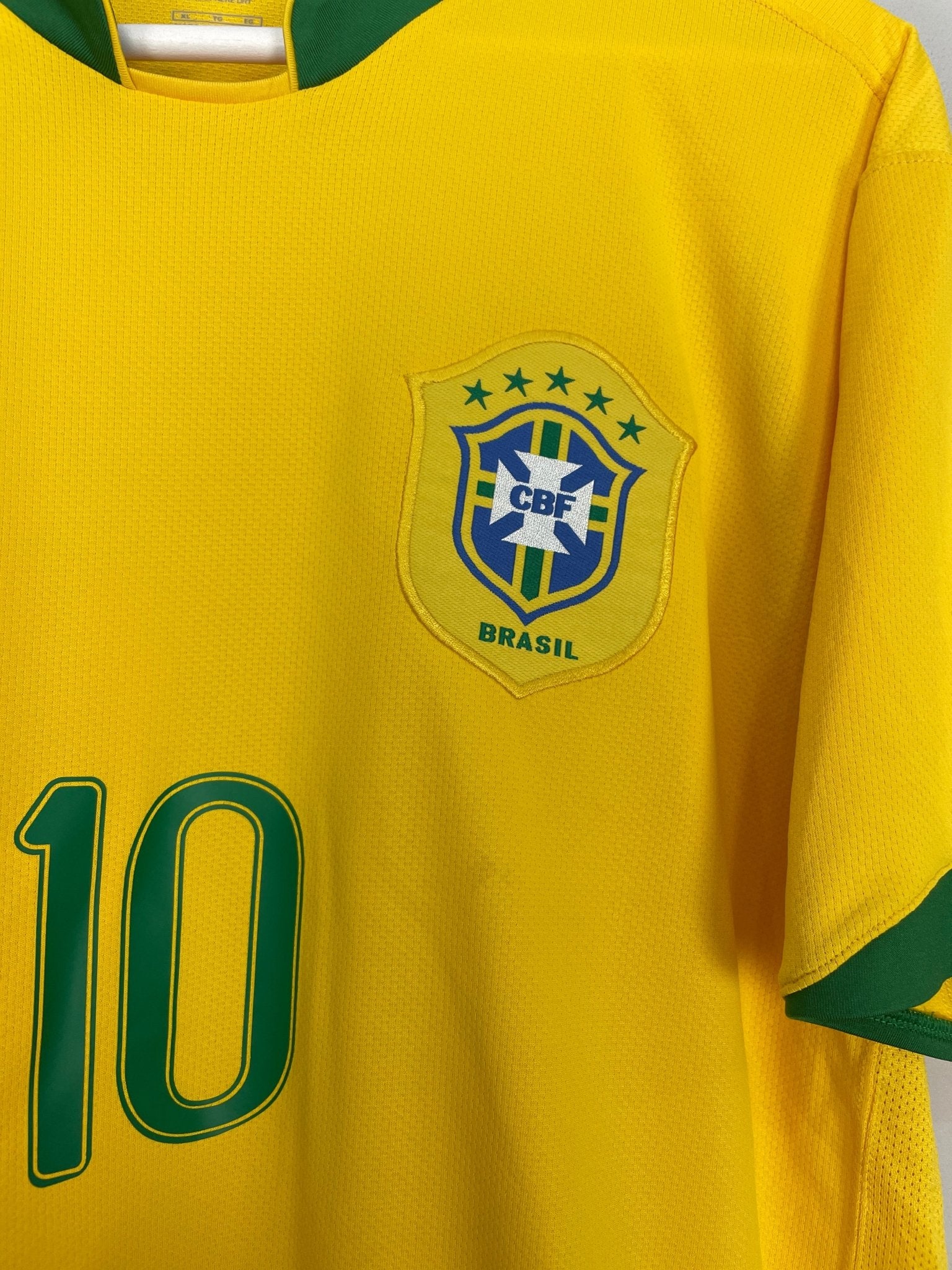 Shop 2006/08 BRAZIL RONALDINHO #10 HOME SHIRT (XL) NIKE, classic football shirts, vintage football shirts & retro soccer jerseys at Cult Kits