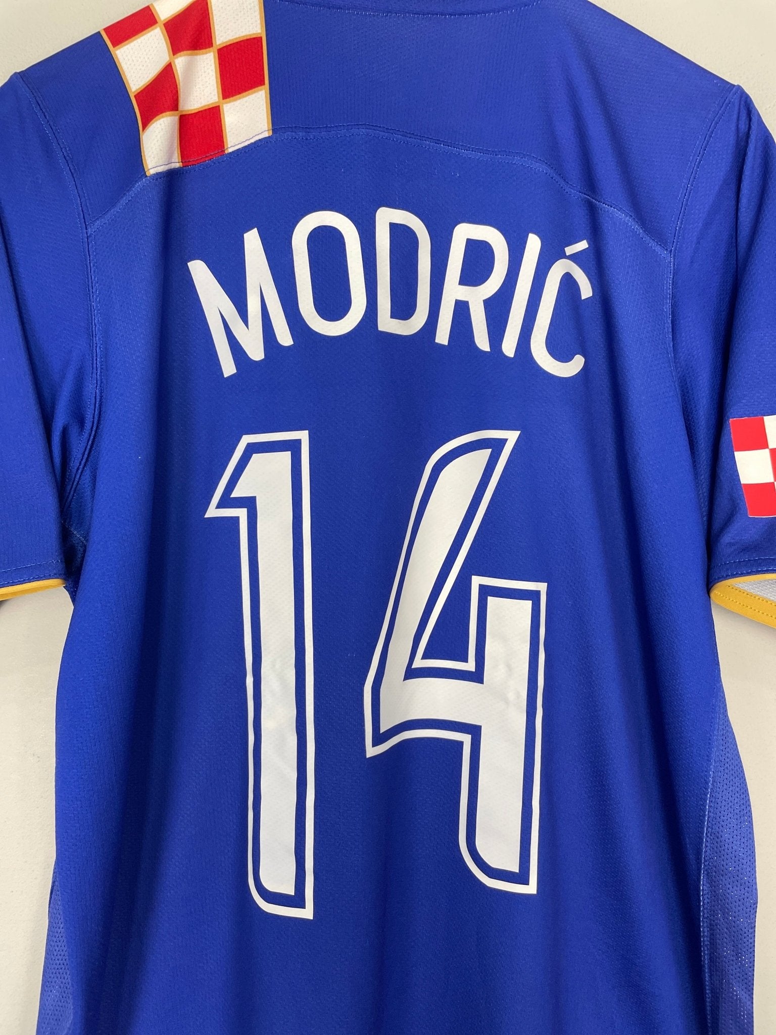Shop 2006/08 CROATIA MODRIC #14 AWAY SHIRT (L) NIKE, classic football shirts, vintage football shirts & retro soccer jerseys at Cult Kits