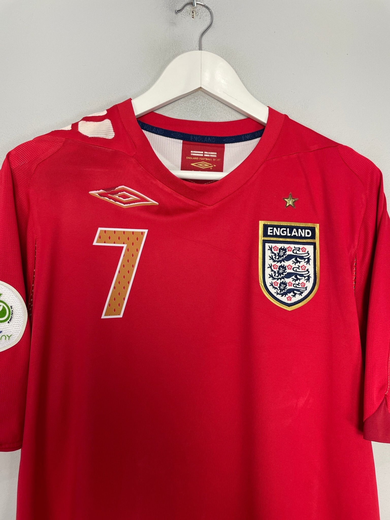 Shop 2006/08 ENGLAND BECKHAM #7 AWAY SHIRT (M) UMBRO, classic football shirts, vintage football shirts & retro soccer jerseys at Cult Kits