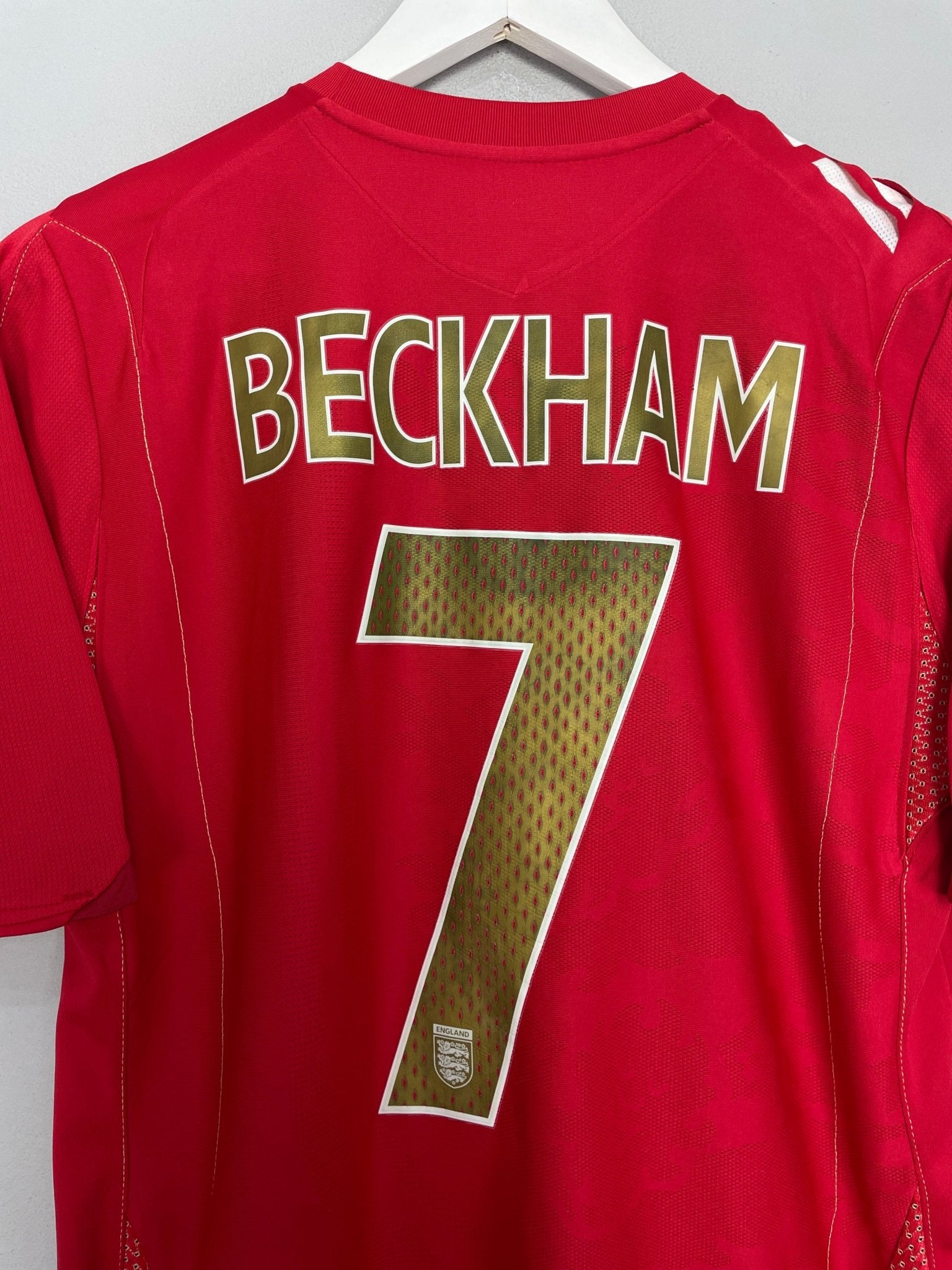 Shop 2006/08 ENGLAND BECKHAM #7 AWAY SHIRT (S) UMBRO, classic football shirts, vintage football shirts & retro soccer jerseys at Cult Kits