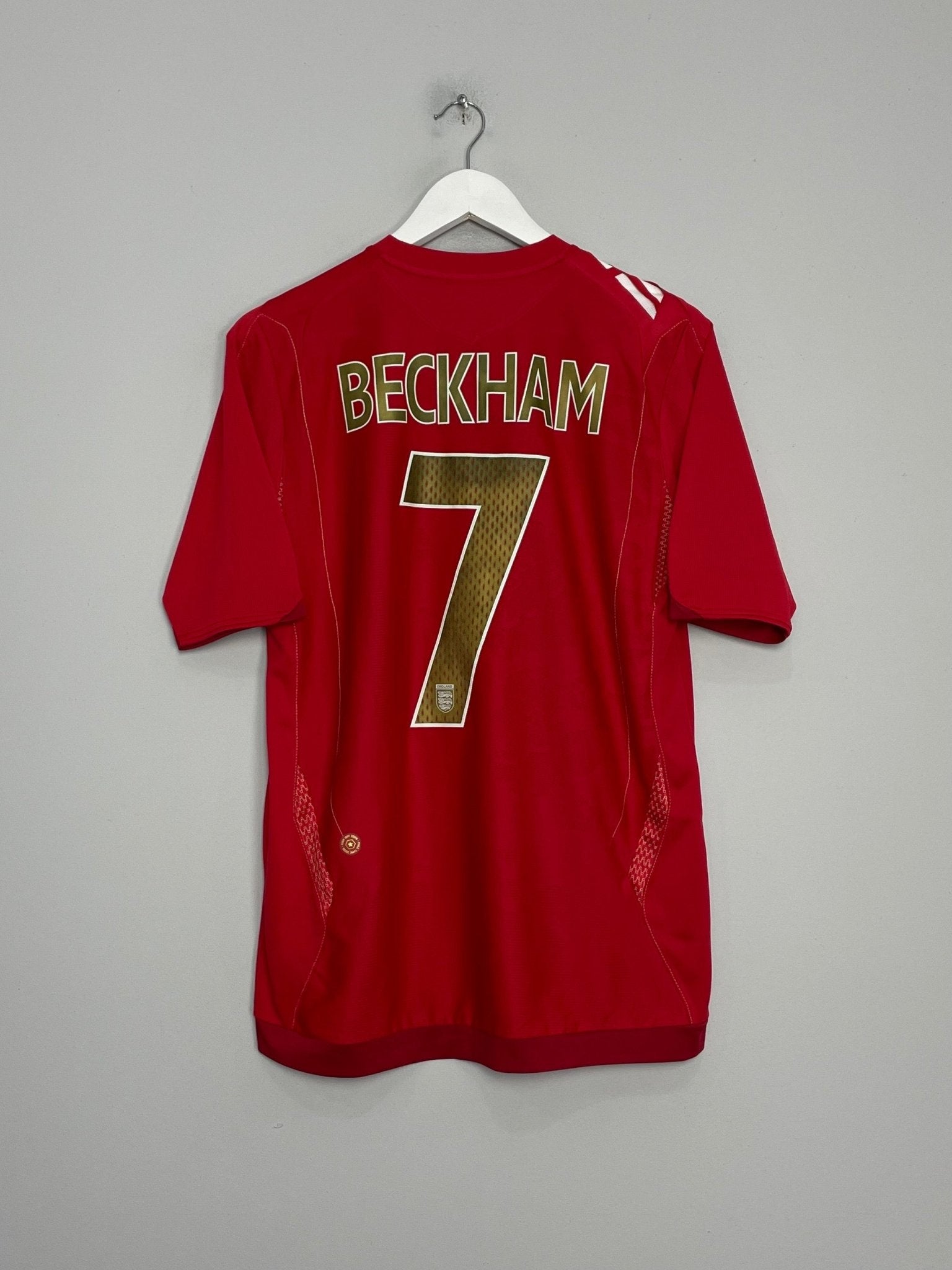 Shop 2006/08 ENGLAND BECKHAM #7 AWAY SHIRT (S) UMBRO, classic football shirts, vintage football shirts & retro soccer jerseys at Cult Kits
