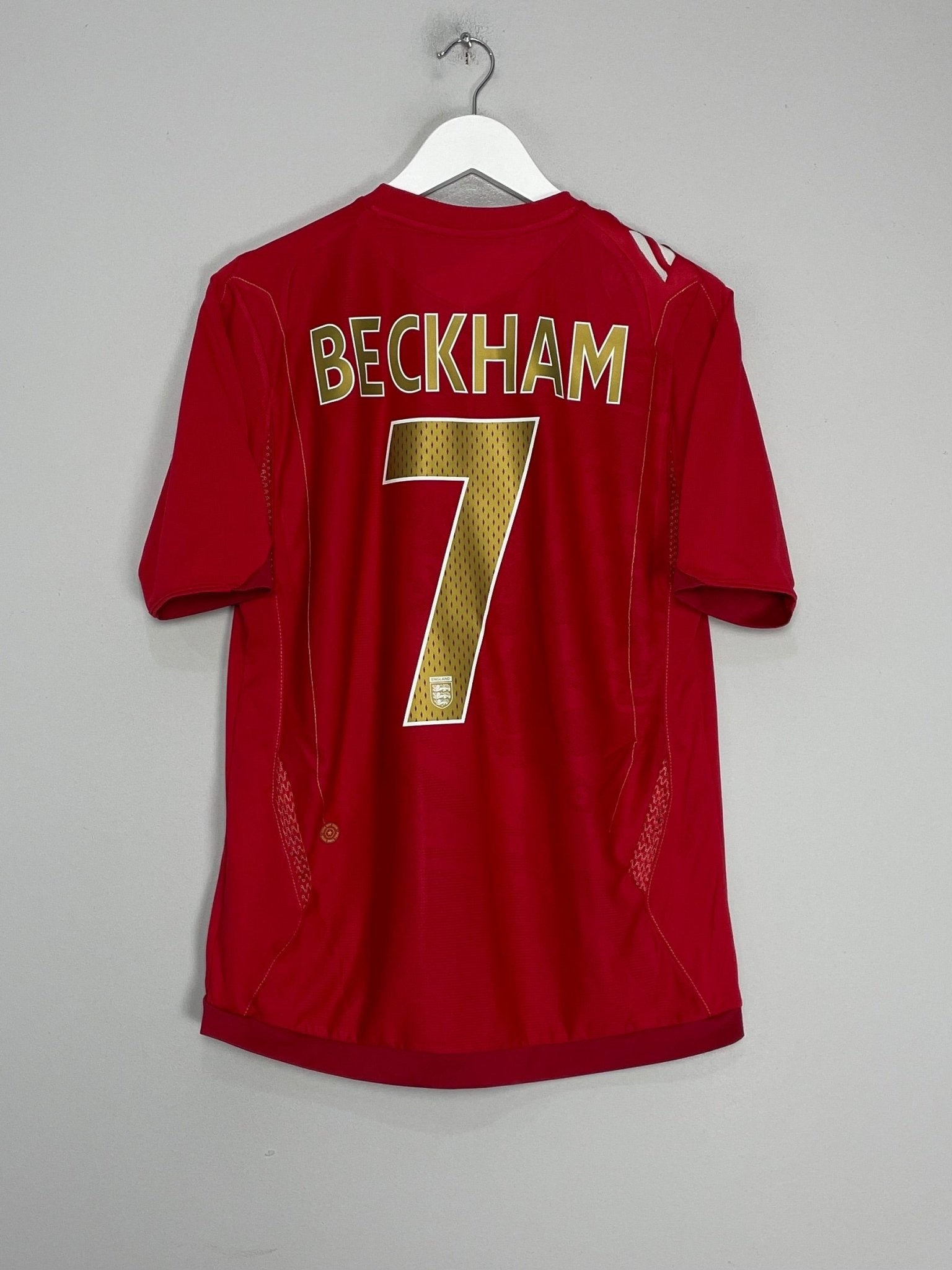 Shop 2006/08 ENGLAND BECKHAM #7 AWAY SHIRT (S) UMBRO, classic football shirts, vintage football shirts & retro soccer jerseys at Cult Kits