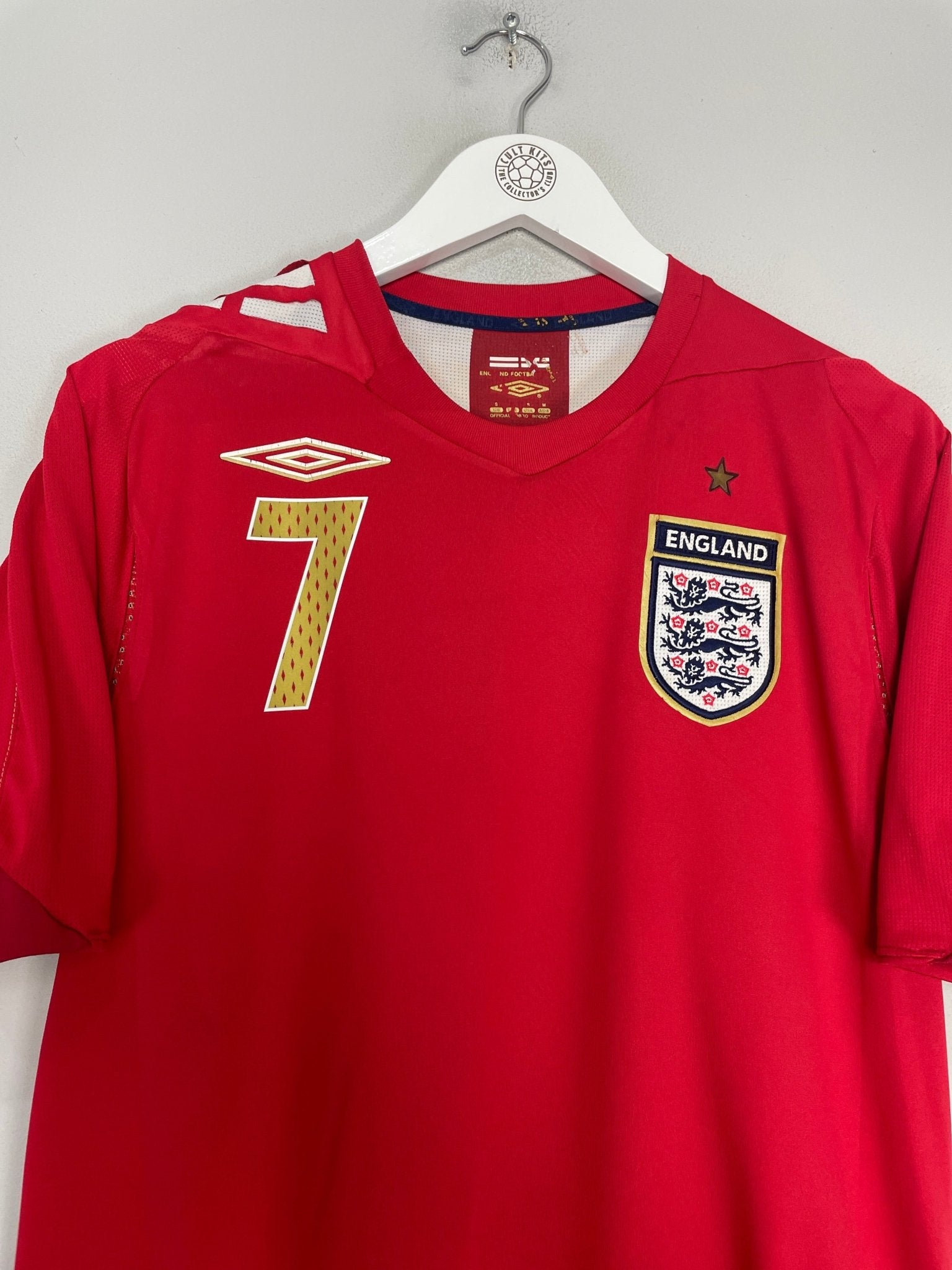 Shop 2006/08 ENGLAND BECKHAM #7 AWAY SHIRT (S) UMBRO, classic football shirts, vintage football shirts & retro soccer jerseys at Cult Kits