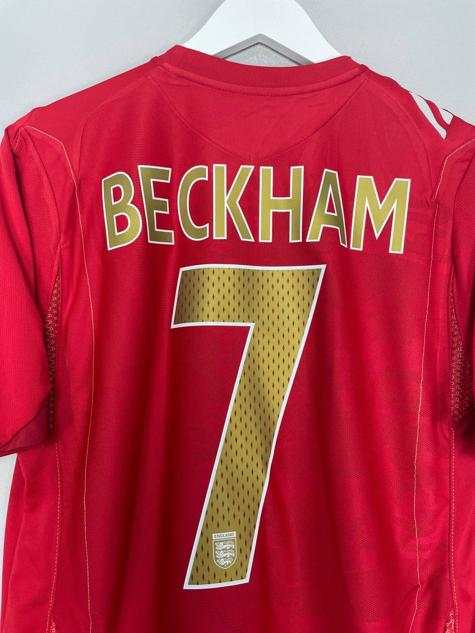 Shop 2006/08 ENGLAND BECKHAM #7 AWAY SHIRT (S) UMBRO, classic football shirts, vintage football shirts & retro soccer jerseys at Cult Kits
