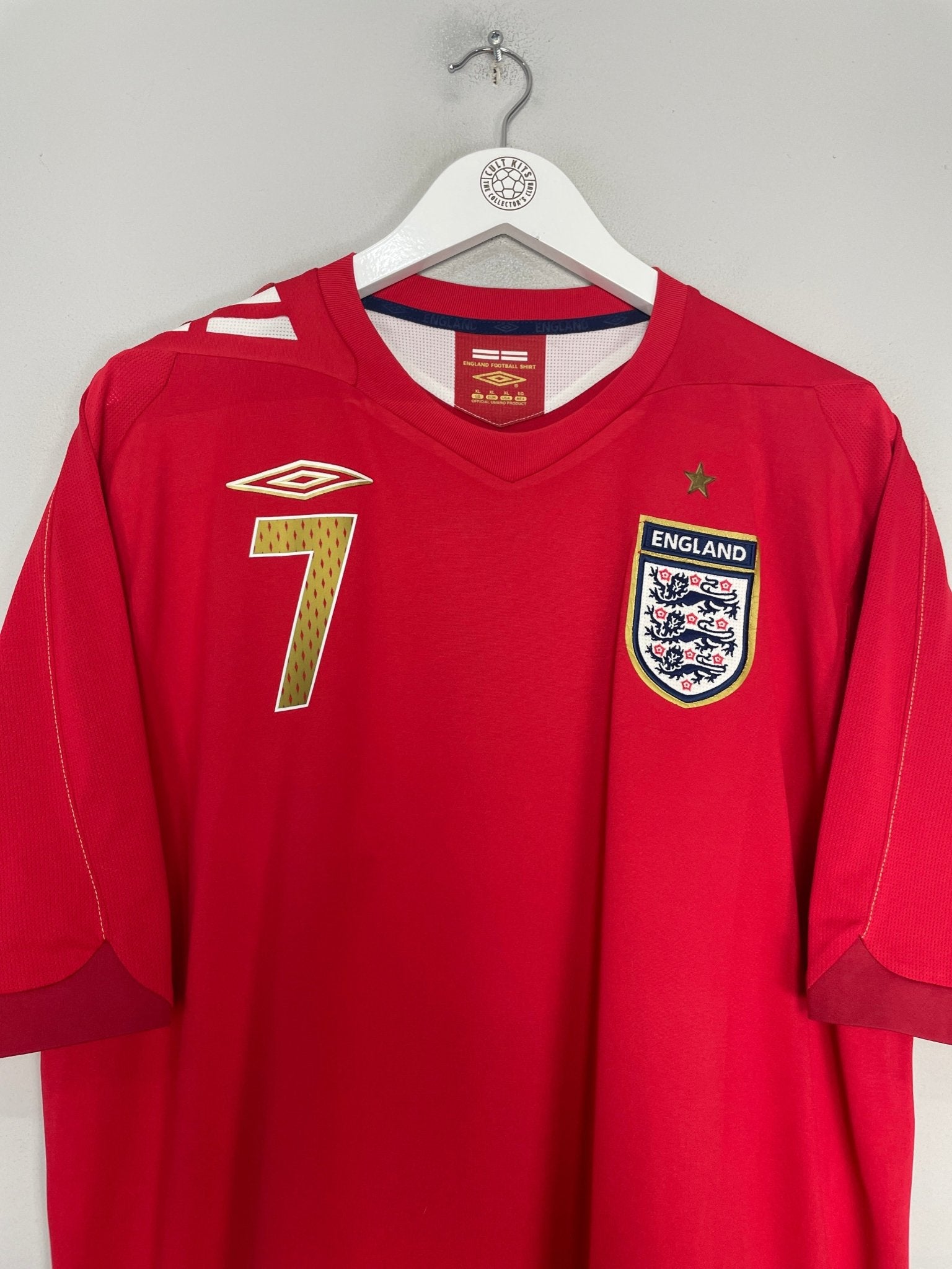 Shop 2006/08 ENGLAND BECKHAM #7 AWAY SHIRT (XL) UMBRO, classic football shirts, vintage football shirts & retro soccer jerseys at Cult Kits