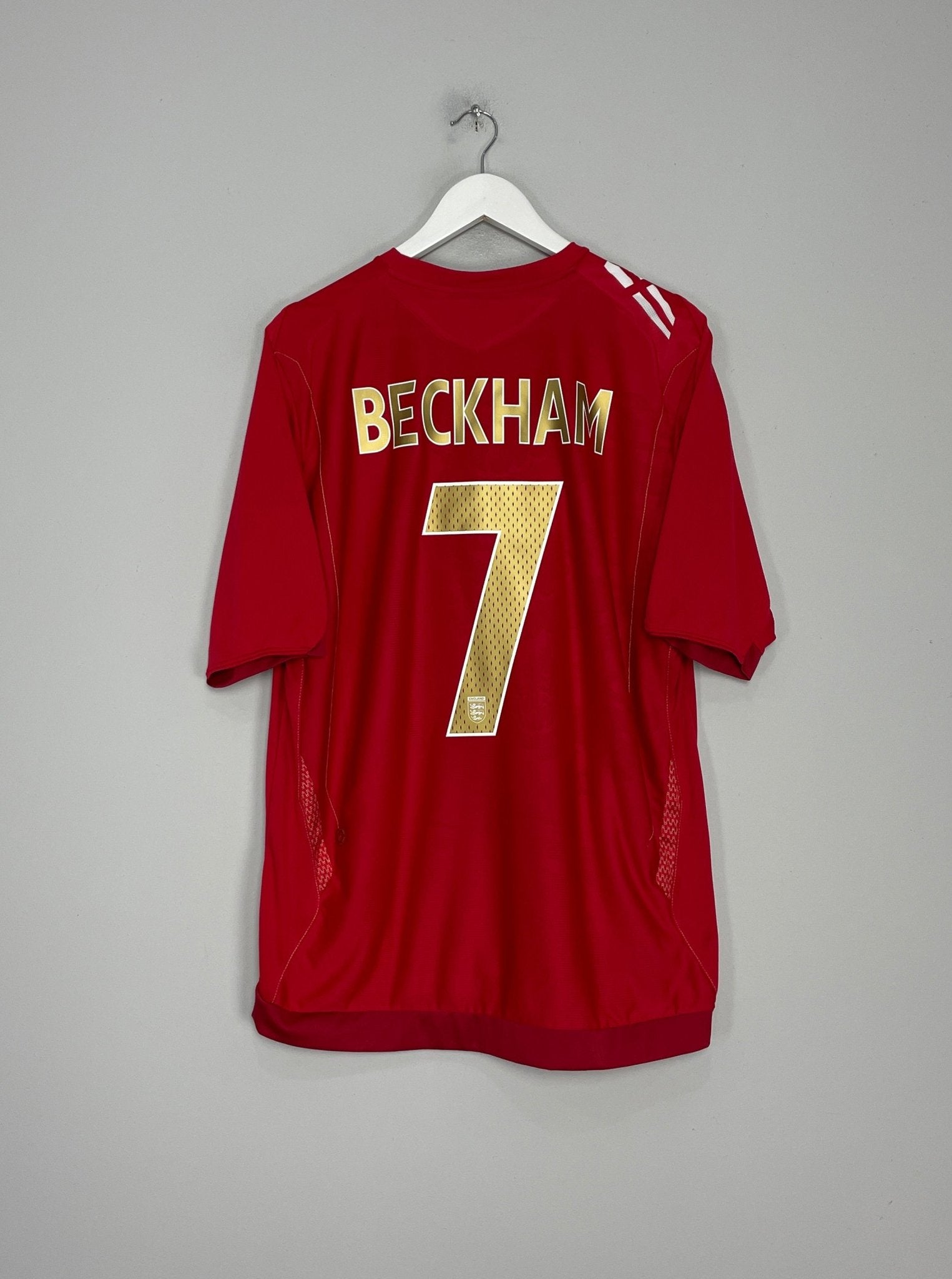 Shop 2006/08 ENGLAND BECKHAM #7 AWAY SHIRT (XL) UMBRO, classic football shirts, vintage football shirts & retro soccer jerseys at Cult Kits