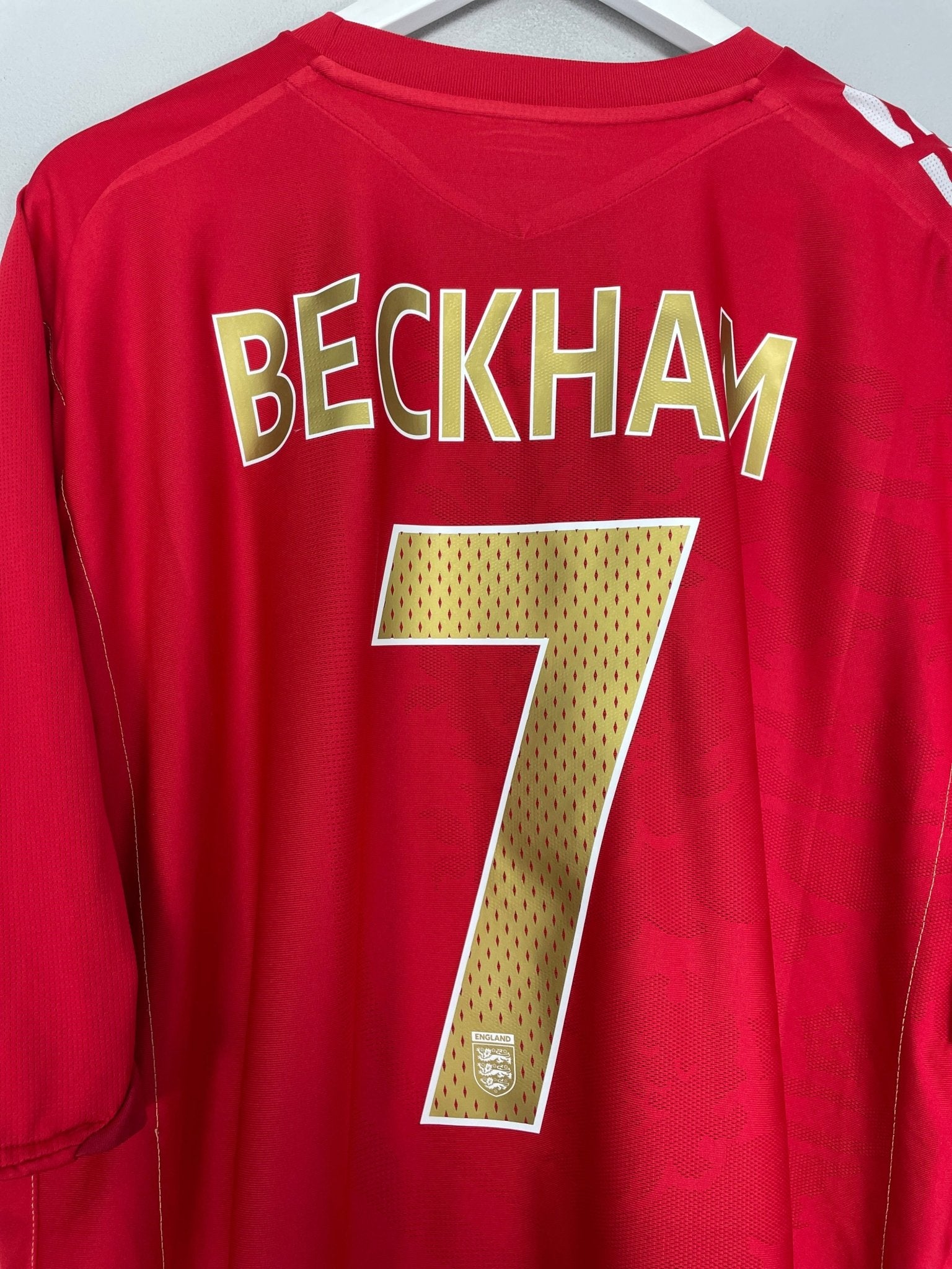 Shop 2006/08 ENGLAND BECKHAM #7 AWAY SHIRT (XXXL) UMBRO, classic football shirts, vintage football shirts & retro soccer jerseys at Cult Kits