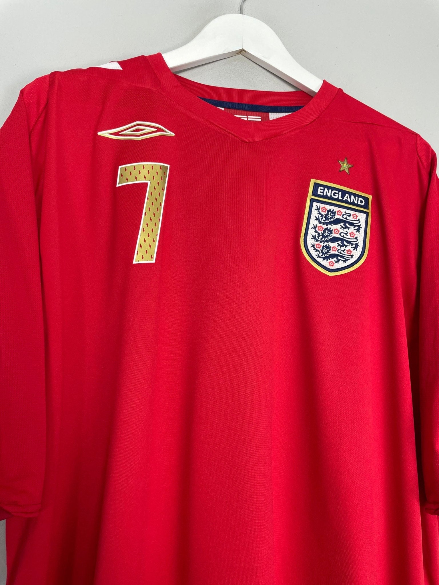 Shop 2006/08 ENGLAND BECKHAM #7 AWAY SHIRT (XXXL) UMBRO, classic football shirts, vintage football shirts & retro soccer jerseys at Cult Kits