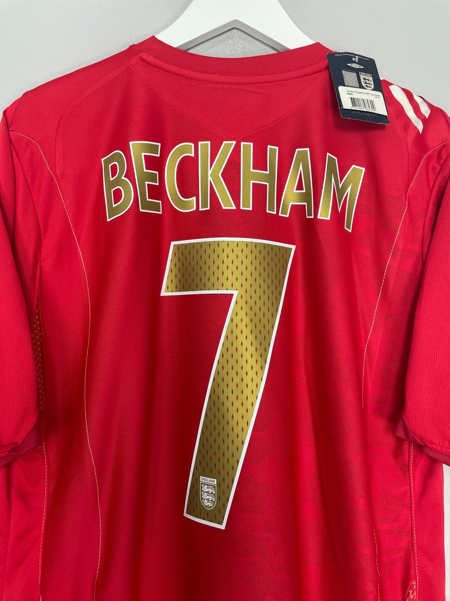 Shop 2006/08 ENGLAND BECKHAM #7 *BNWT* AWAY SHIRT (L) UMBRO, classic football shirts, vintage football shirts & retro soccer jerseys at Cult Kits