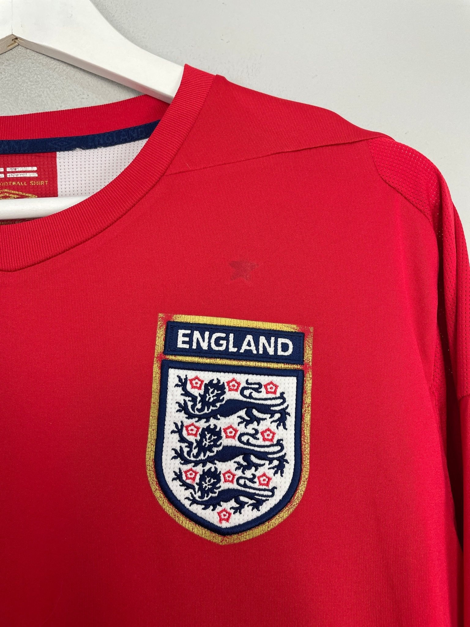 Shop 2006/08 ENGLAND LAMPARD #8 L/S AWAY SHIRT (L) UMBRO, classic football shirts, vintage football shirts & retro soccer jerseys at Cult Kits