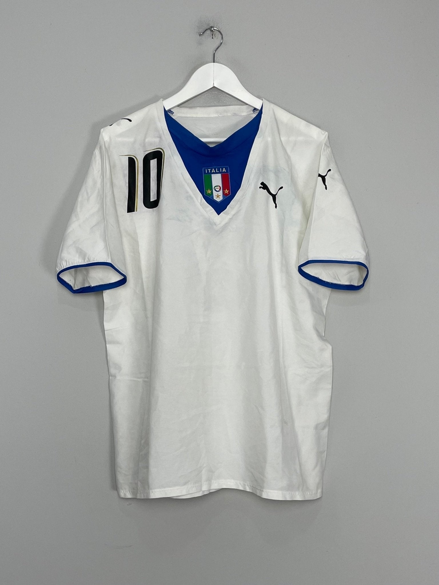 Shop 2006/08 ITALY TOTTI #10 AWAY SHIRT (L) PUMA, classic football shirts, vintage football shirts & retro soccer jerseys at Cult Kits